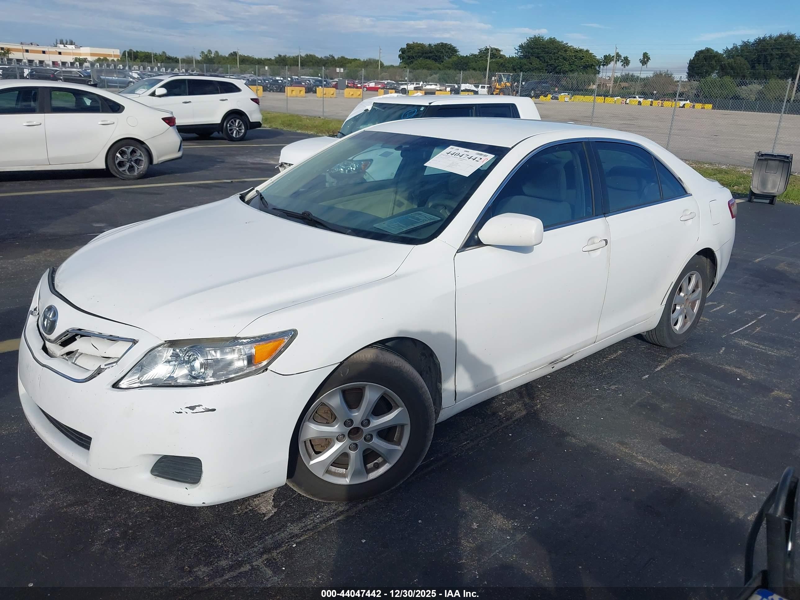TOYOTA CAMRY image 2