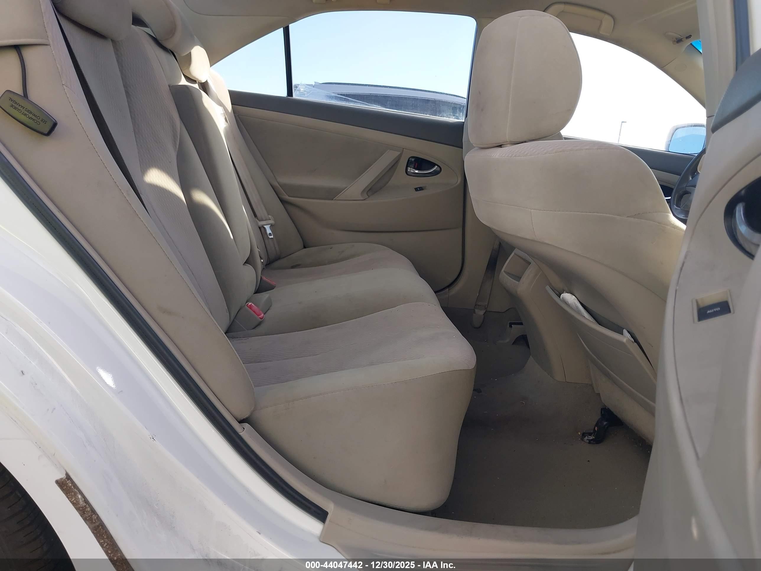 TOYOTA CAMRY image 8