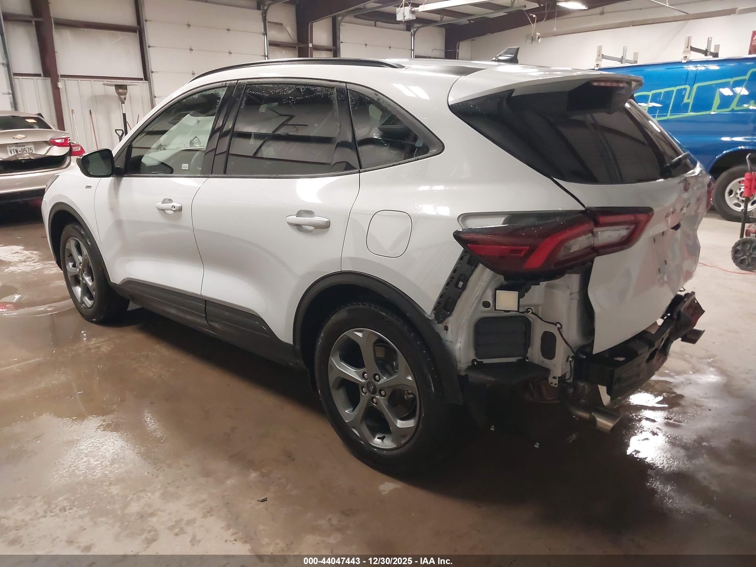 FORD ESCAPE image 3