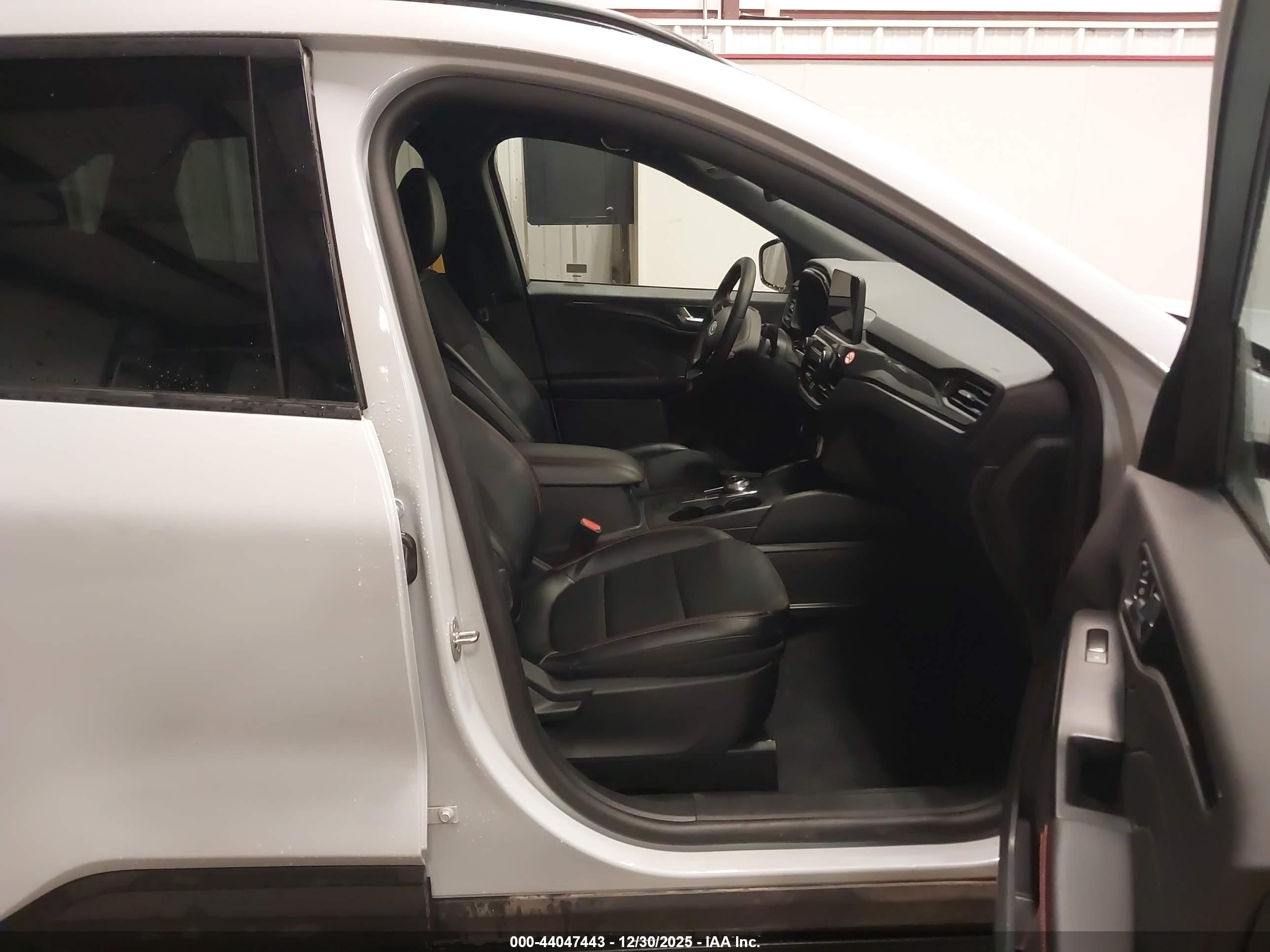 FORD ESCAPE image 5