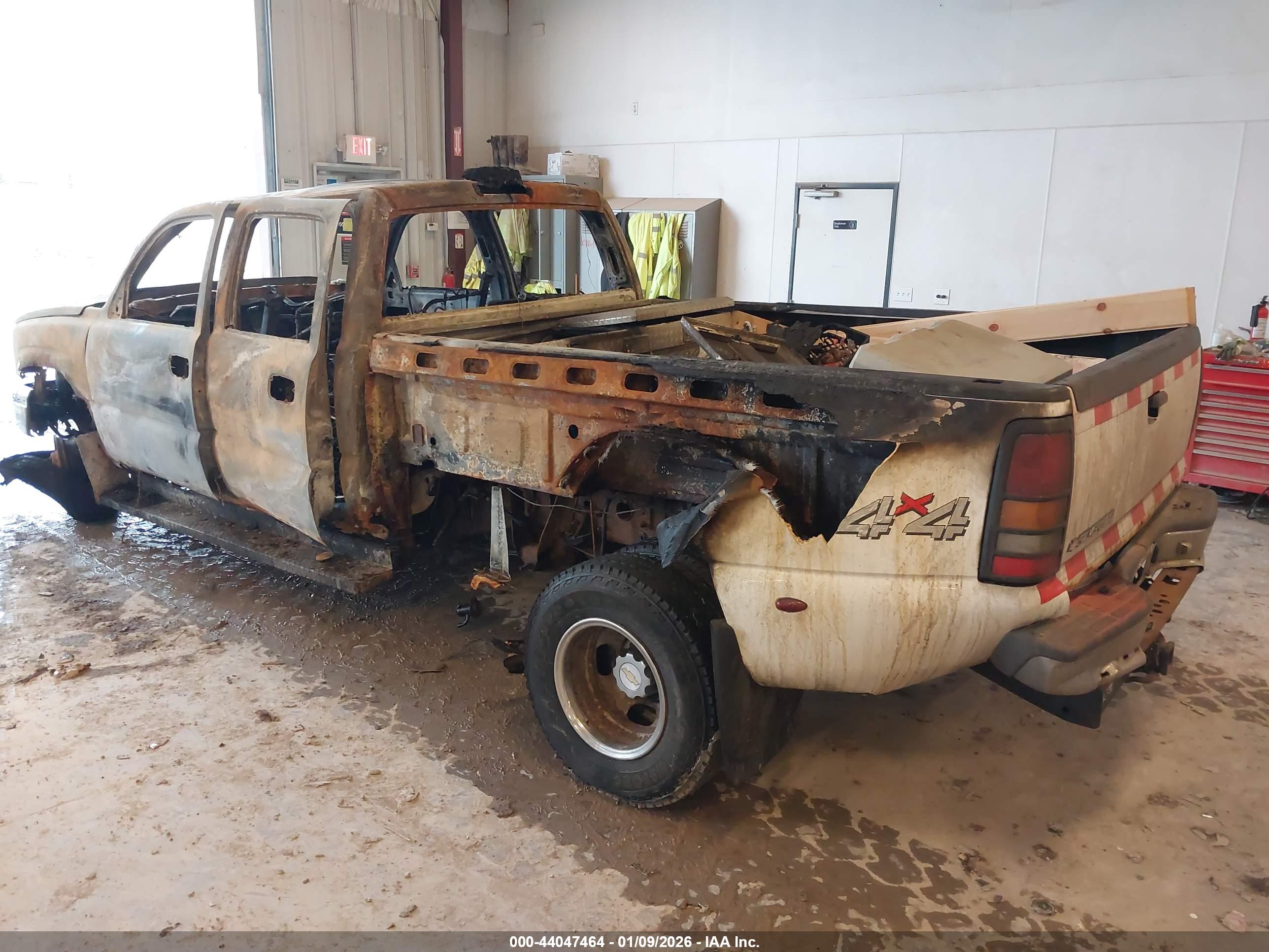 CHEVROLET SILVERADO image 3