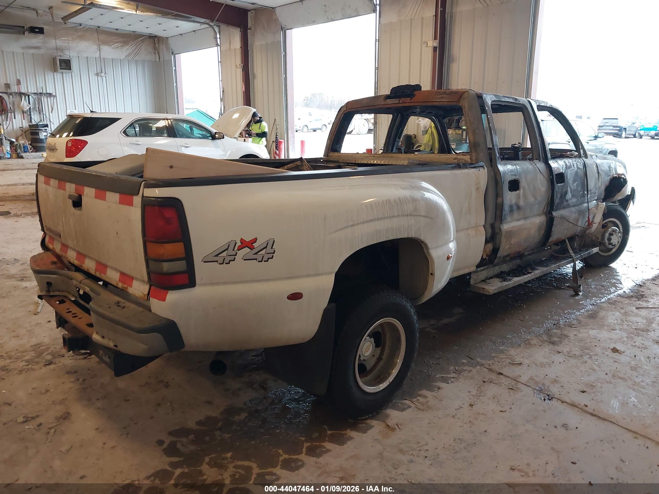 CHEVROLET SILVERADO image 4