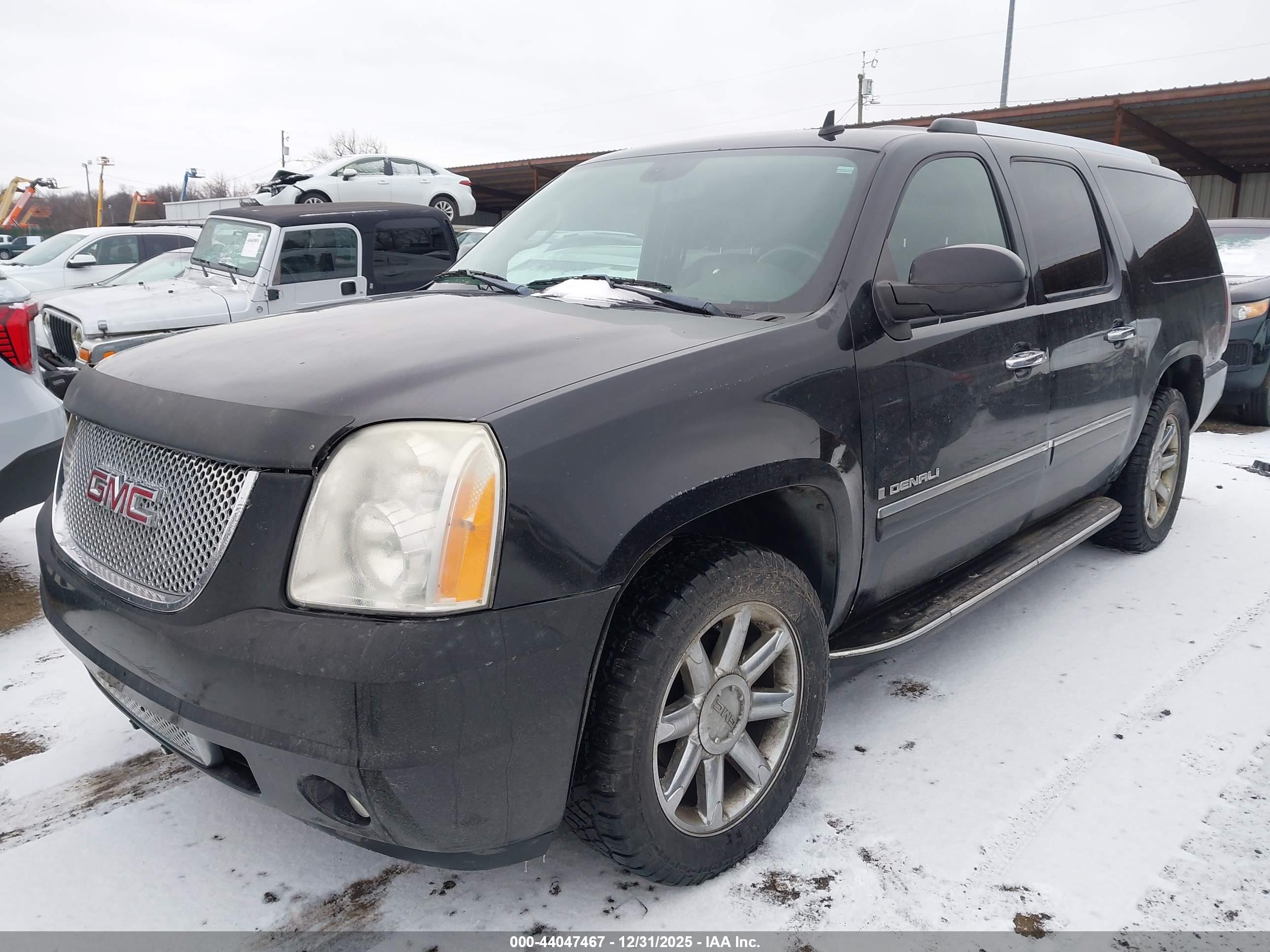 GMC YUKON image 2