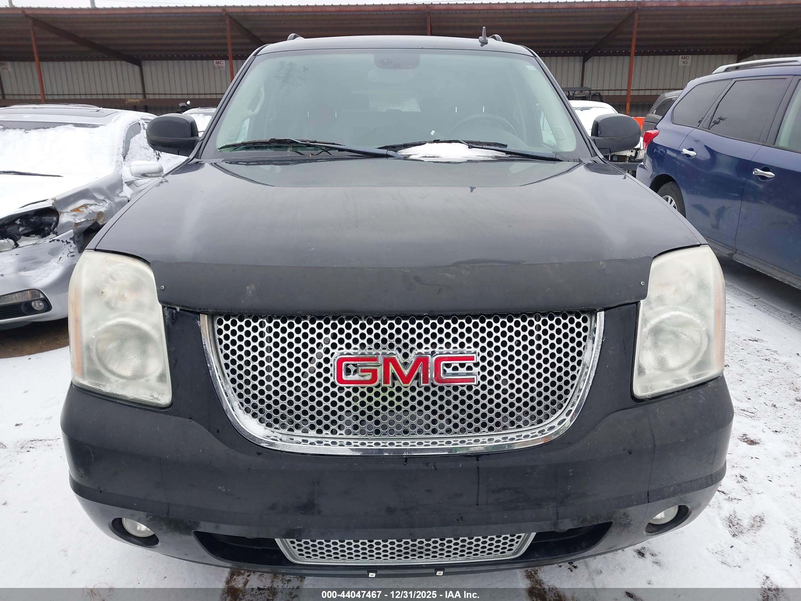 GMC YUKON image 6