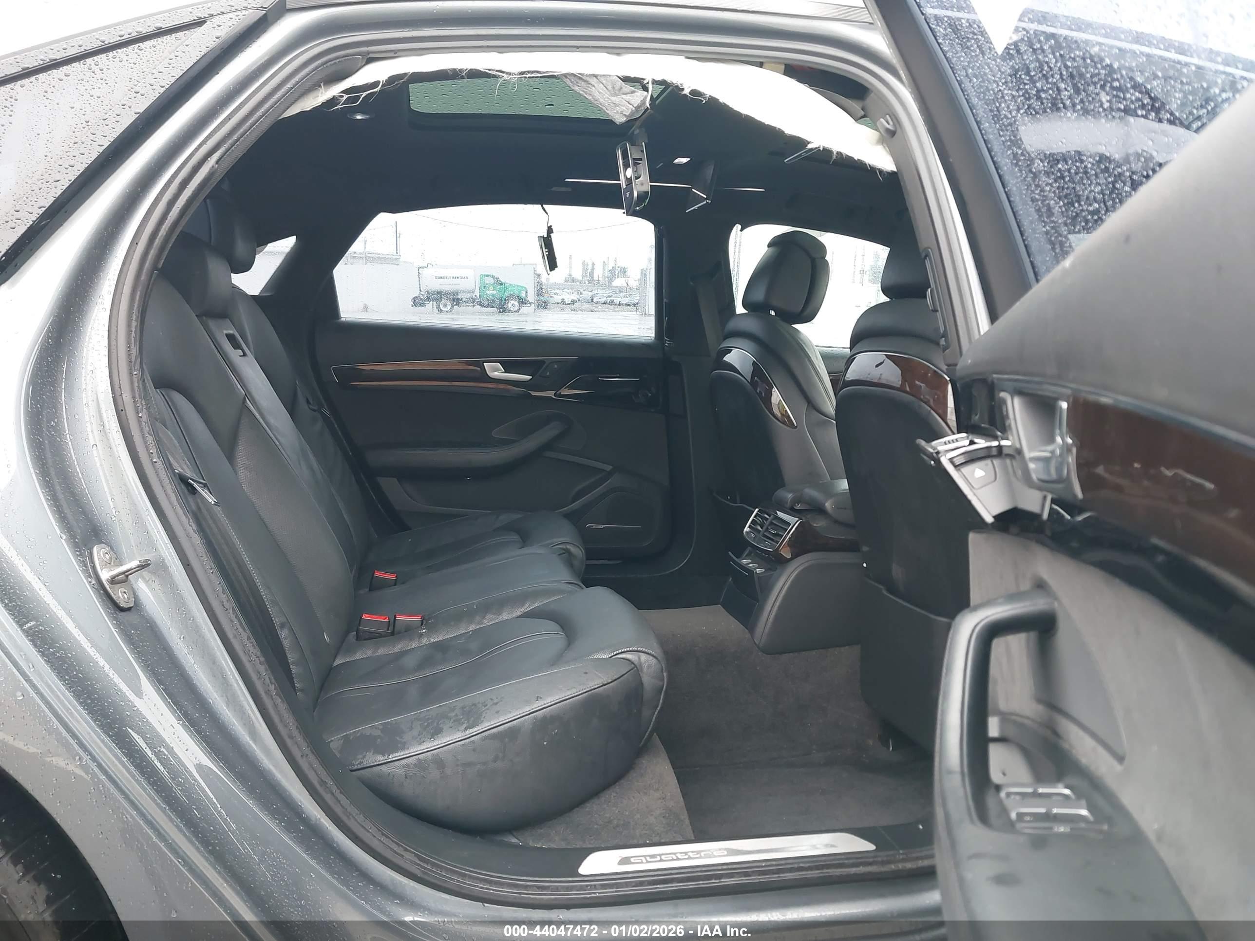 AUDI A8 image 8