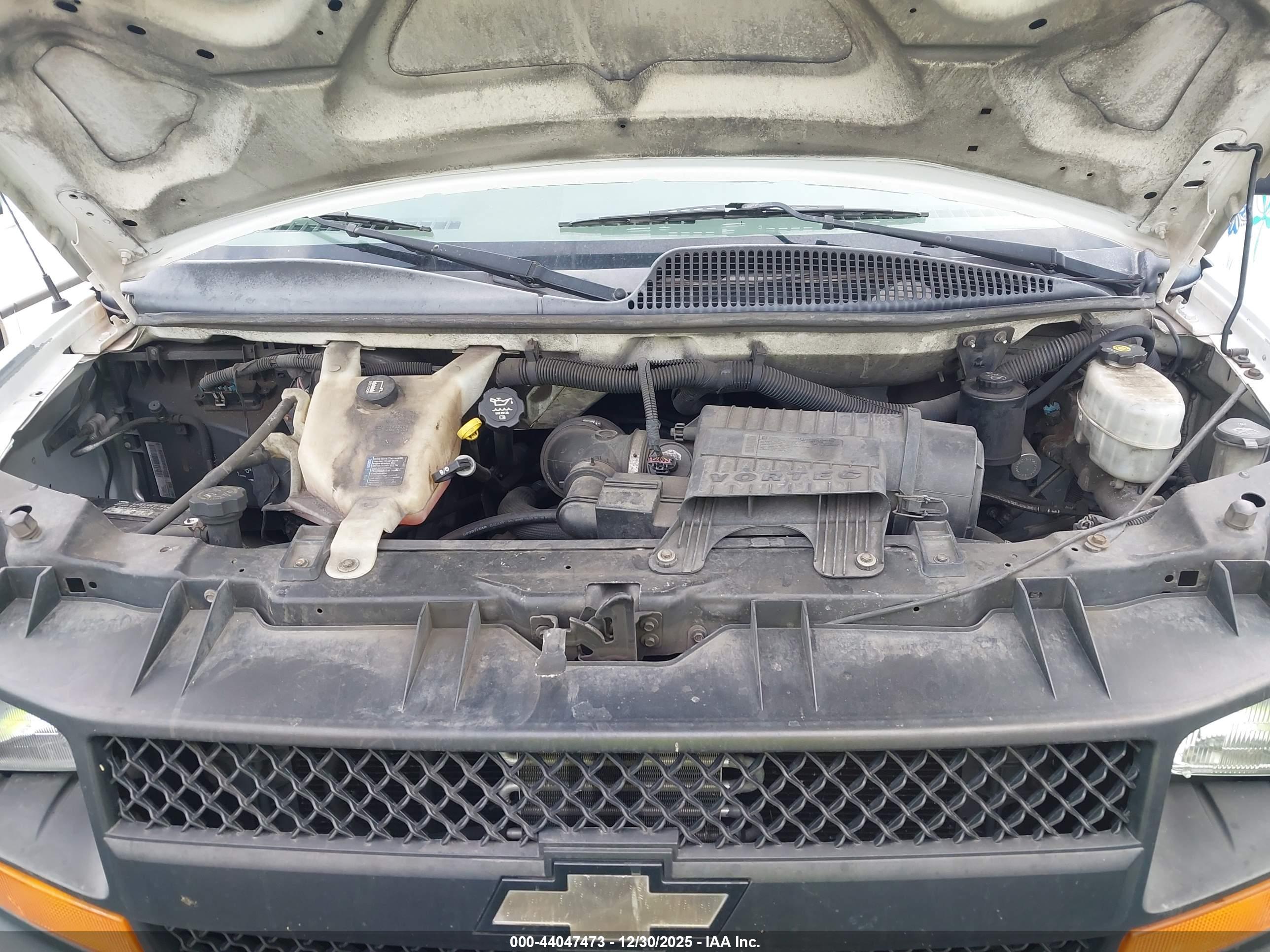 CHEVROLET EXPRESS image 10