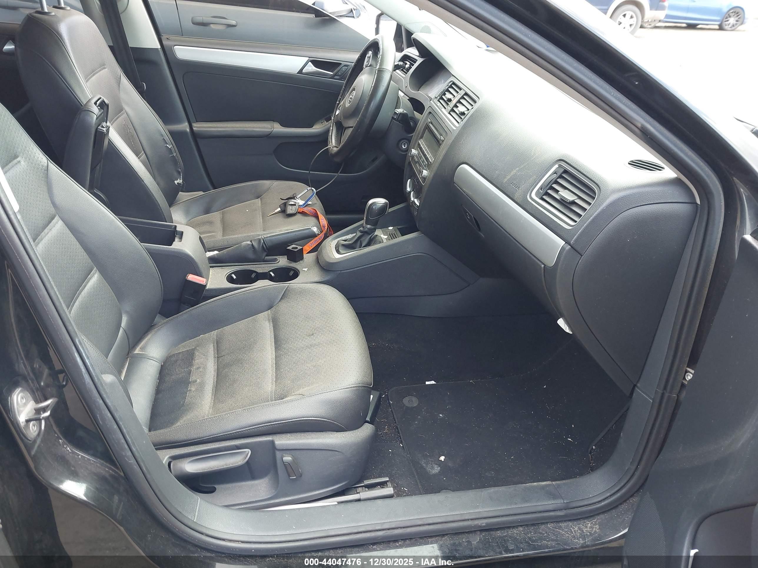 VOLKSWAGEN JETTA image 5