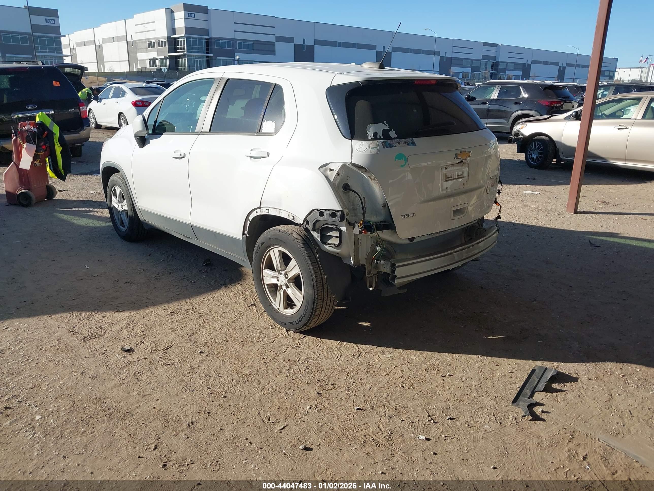 CHEVROLET TRAX image 3
