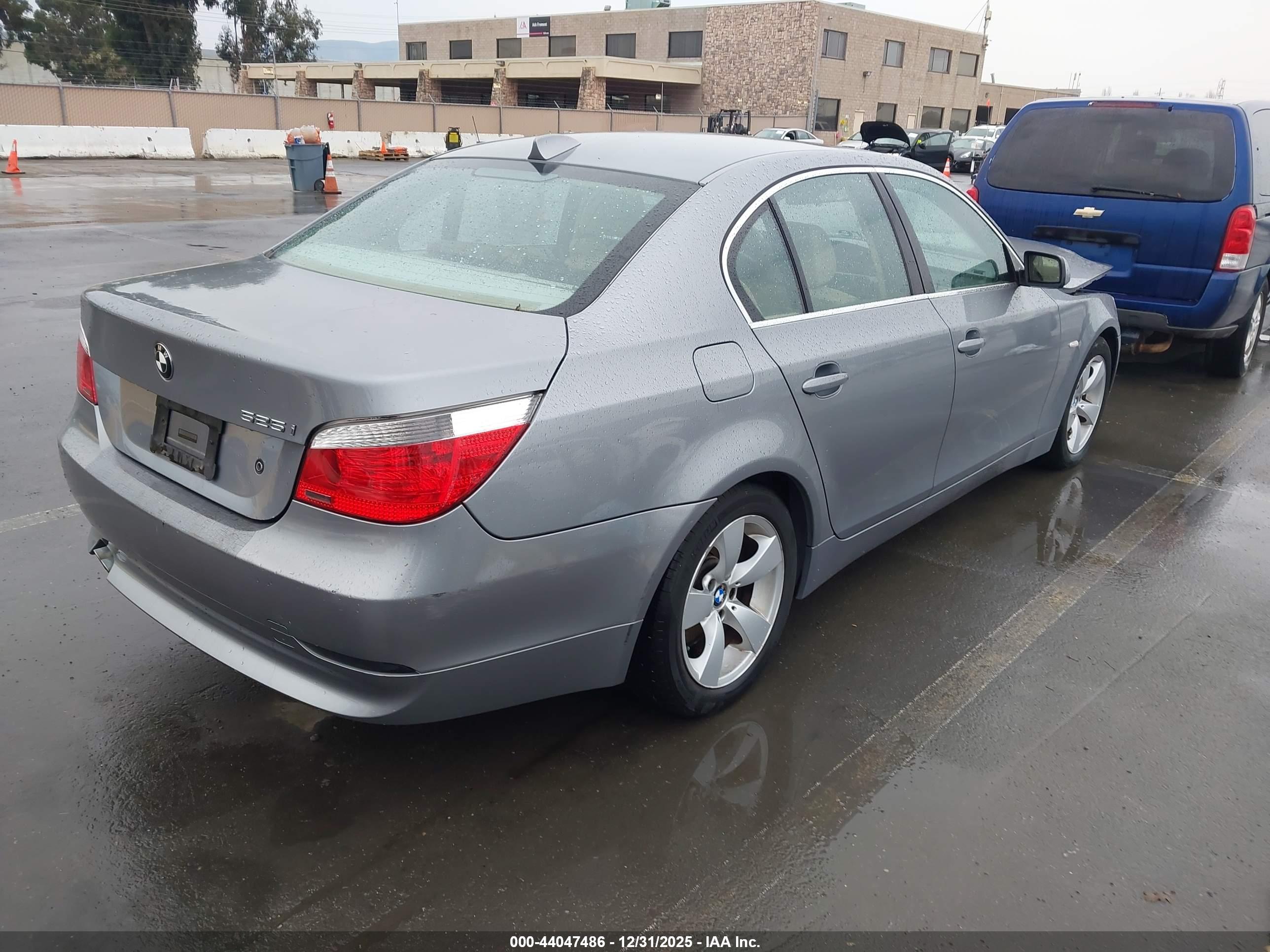 BMW 525I image 4