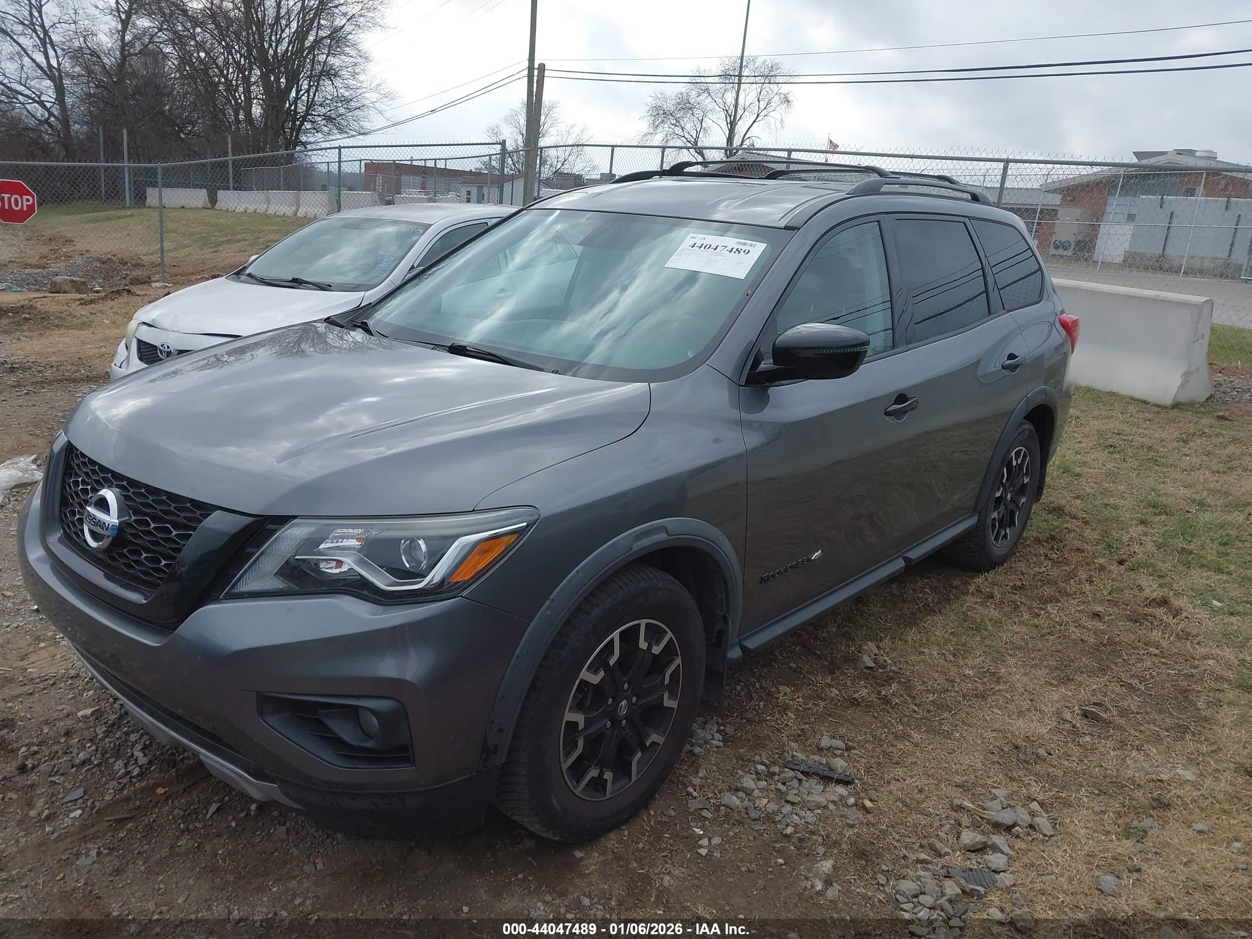 NISSAN PATHFINDER image 2