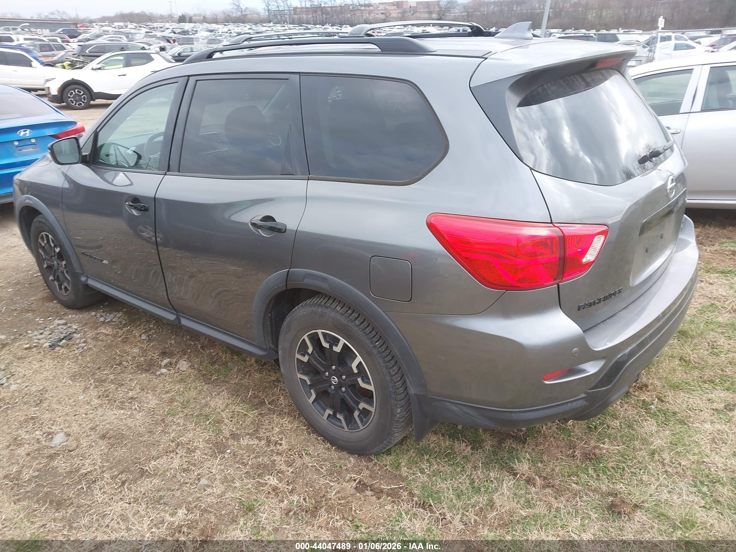 NISSAN PATHFINDER image 3