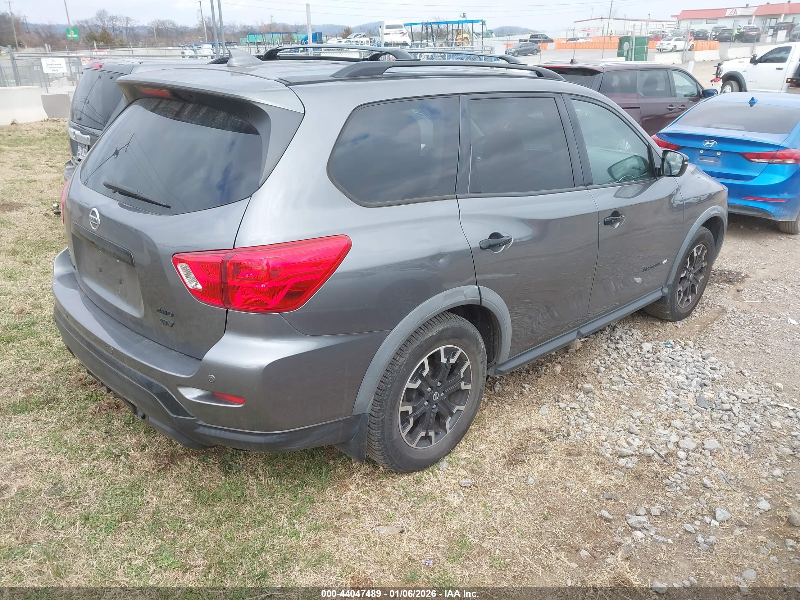 NISSAN PATHFINDER image 4