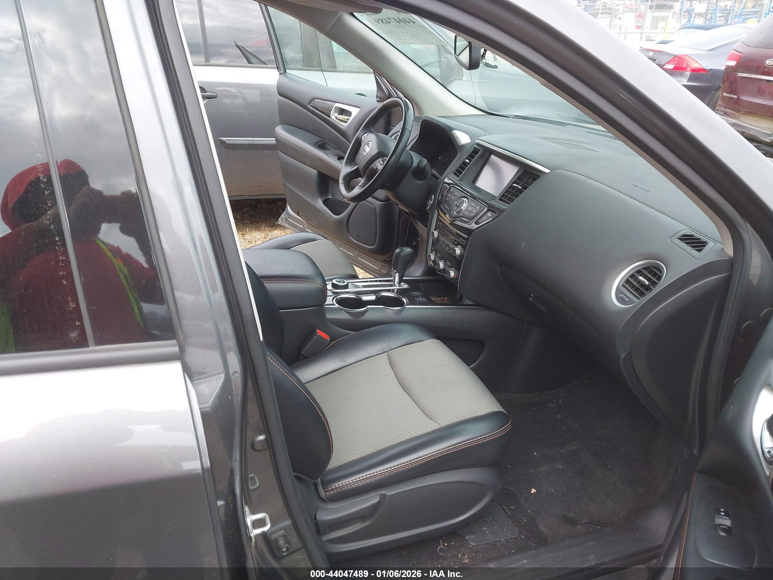 NISSAN PATHFINDER image 5