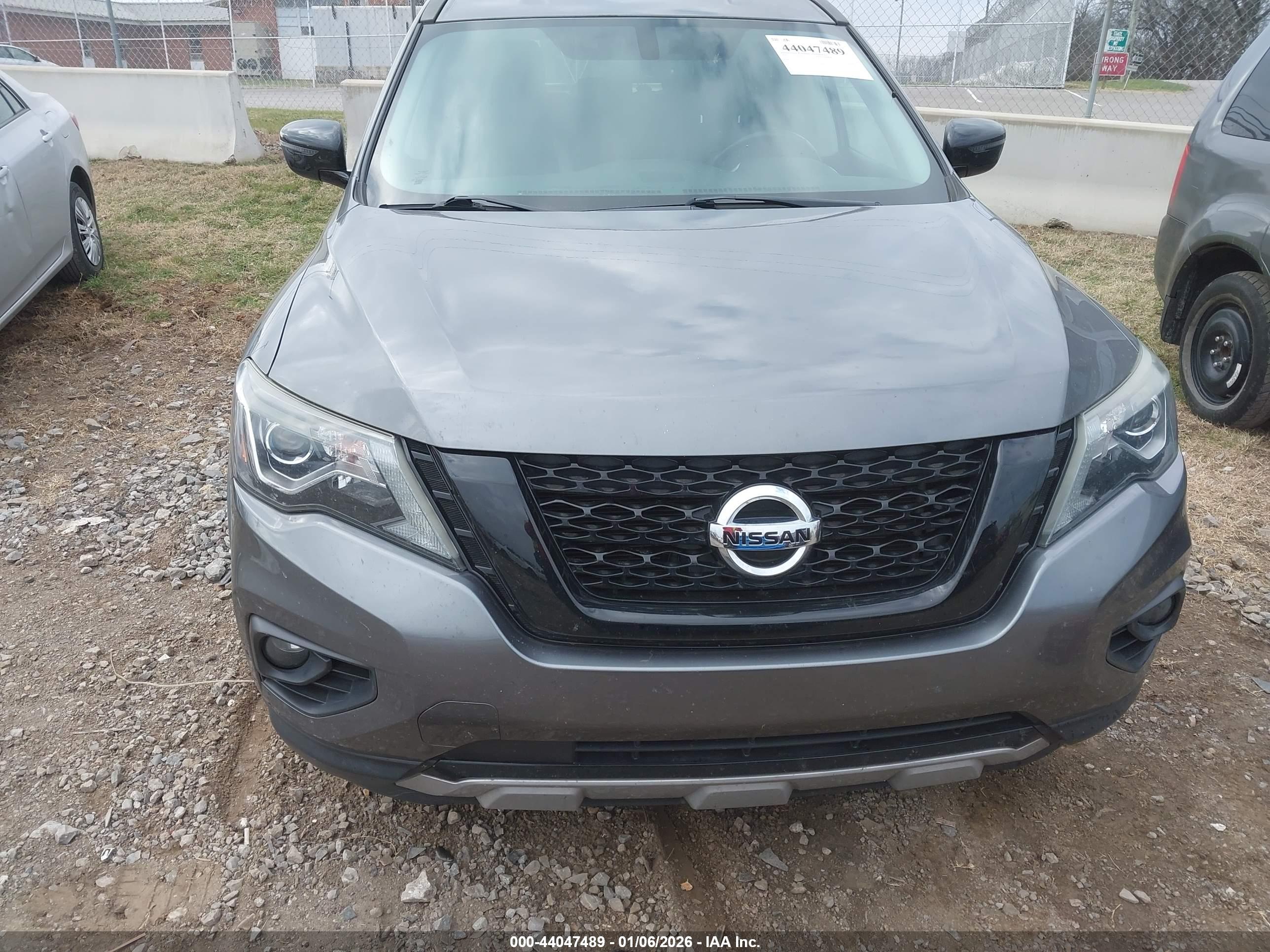 NISSAN PATHFINDER image 6