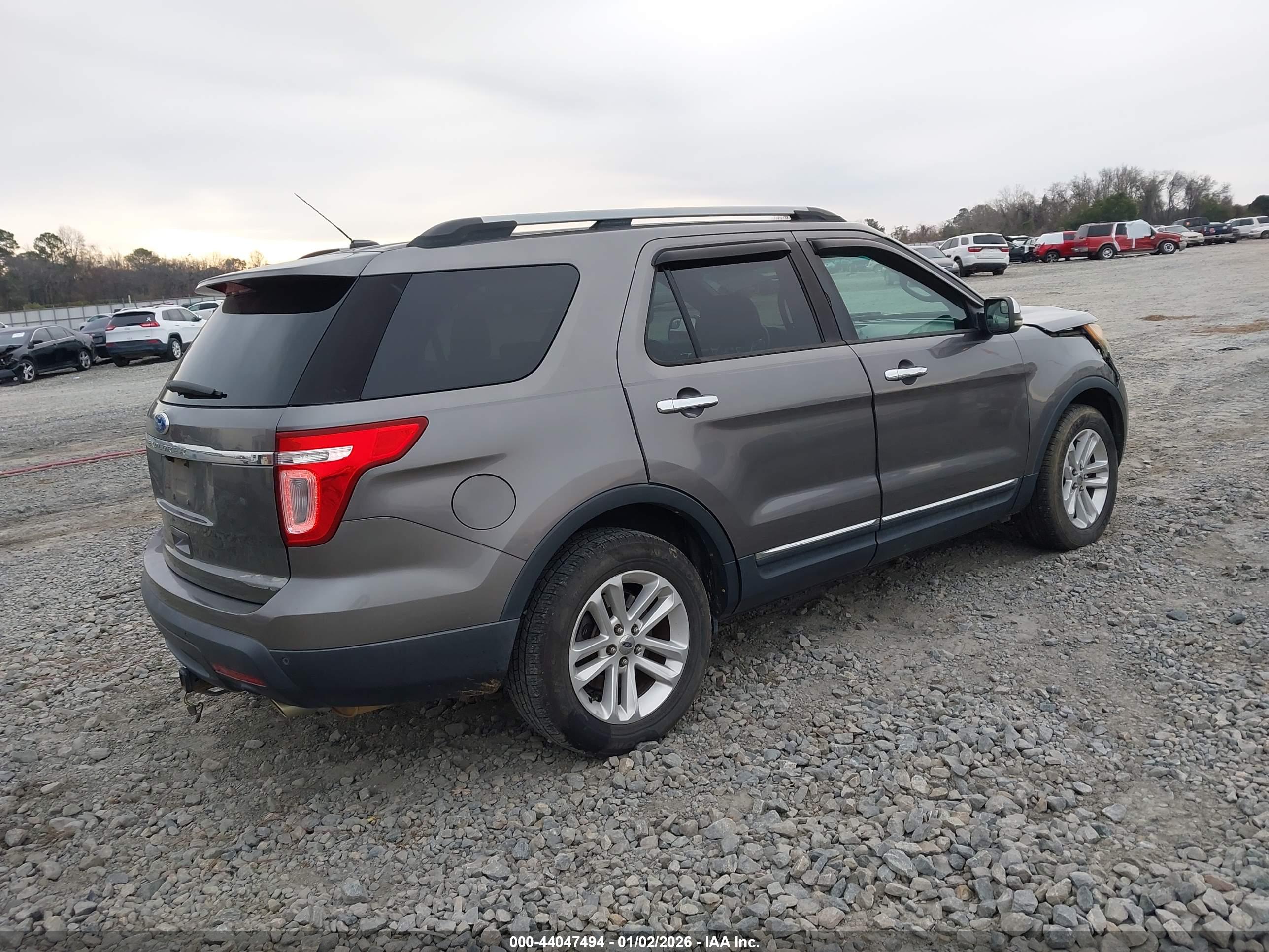 FORD EXPLORER image 4