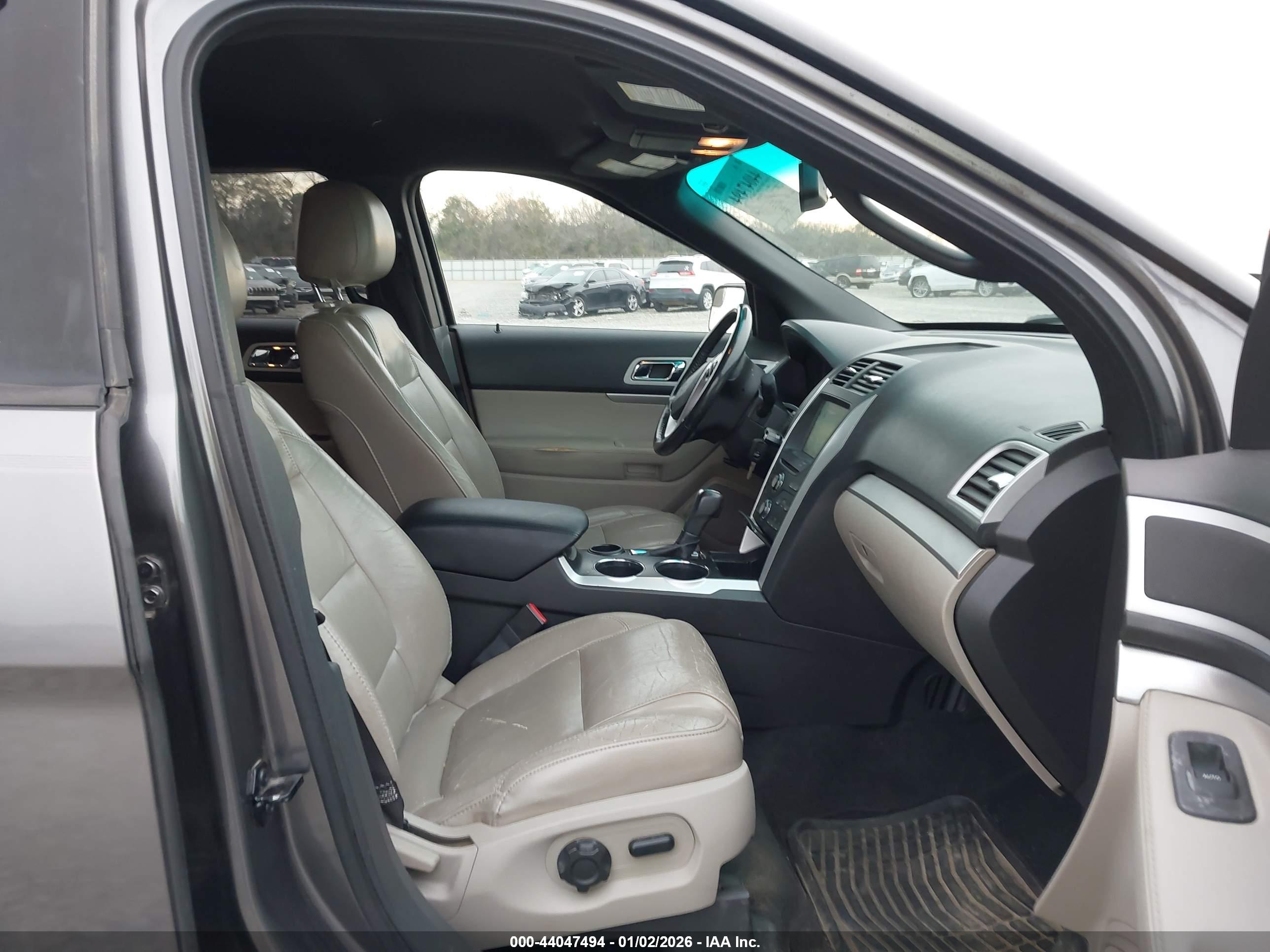 FORD EXPLORER image 5