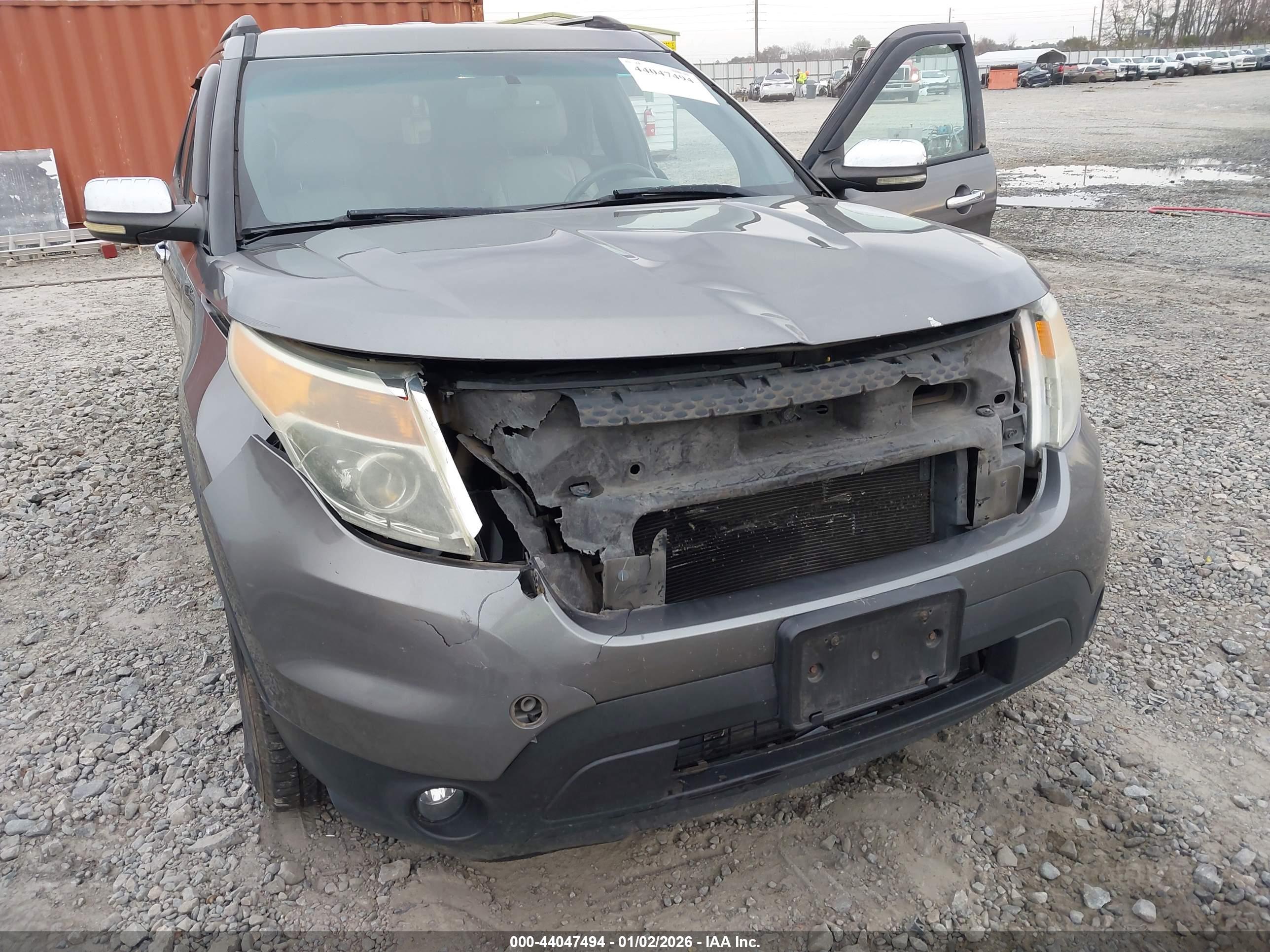 FORD EXPLORER image 6
