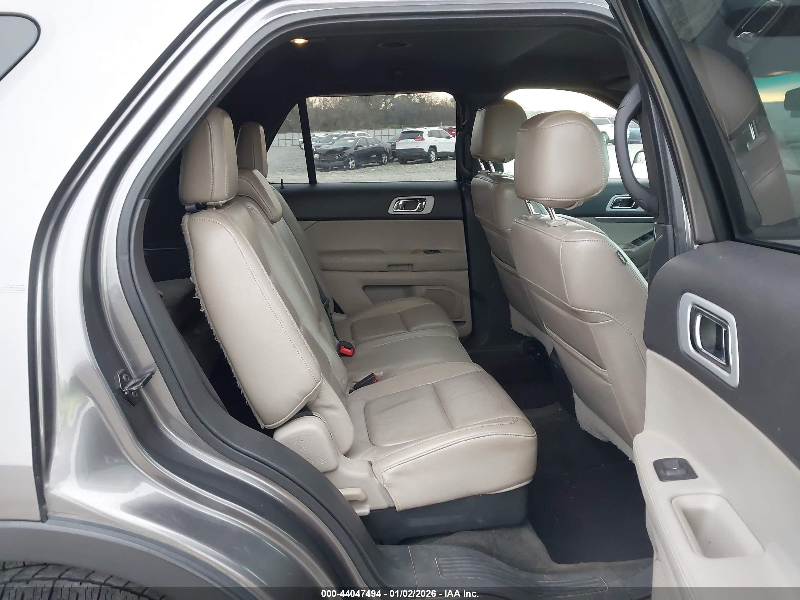 FORD EXPLORER image 8