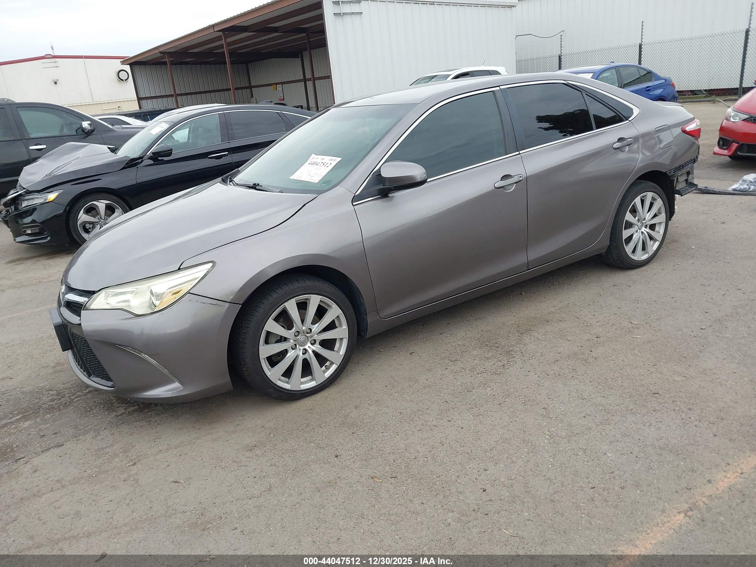 TOYOTA CAMRY image 2