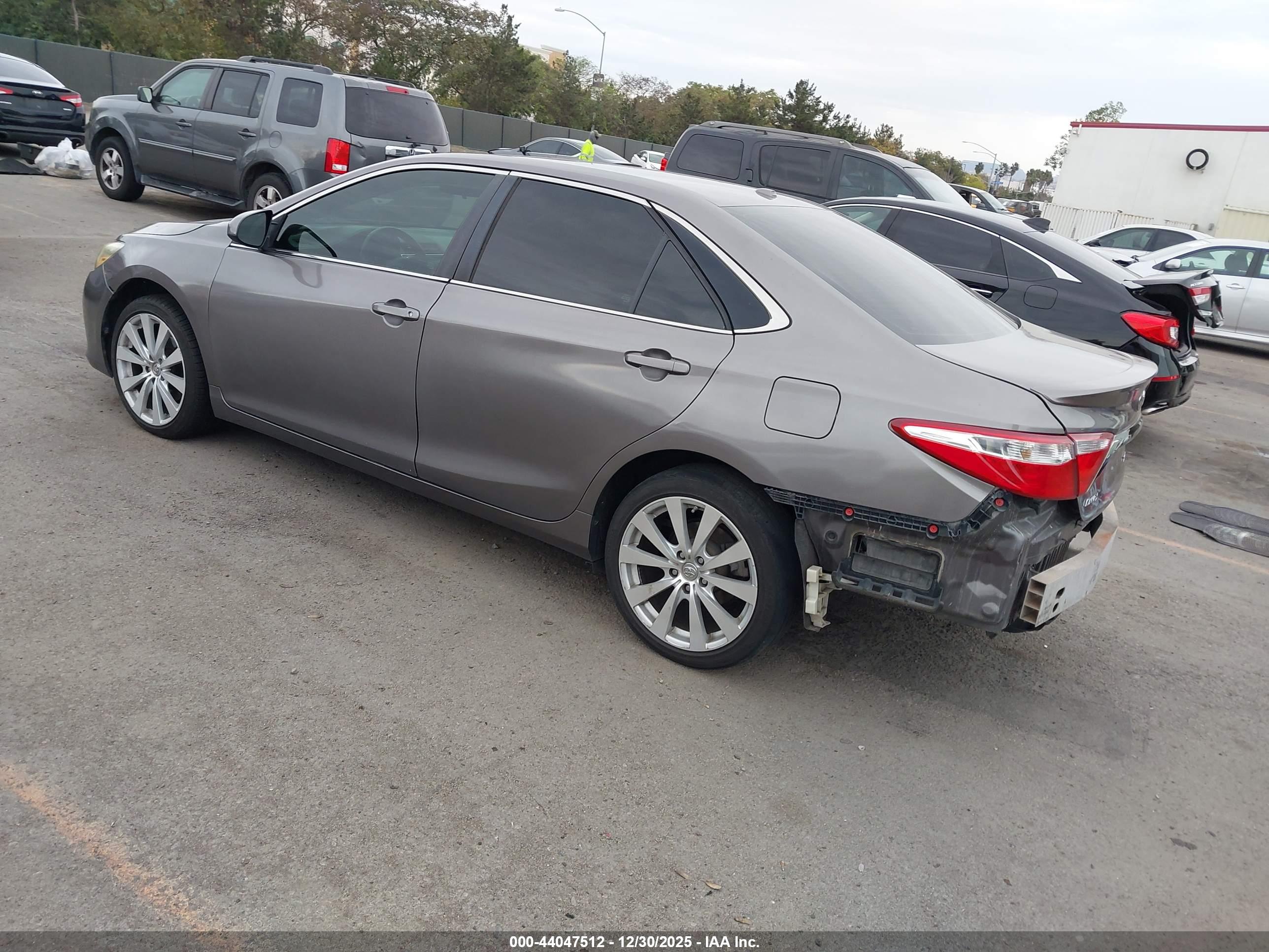TOYOTA CAMRY image 3