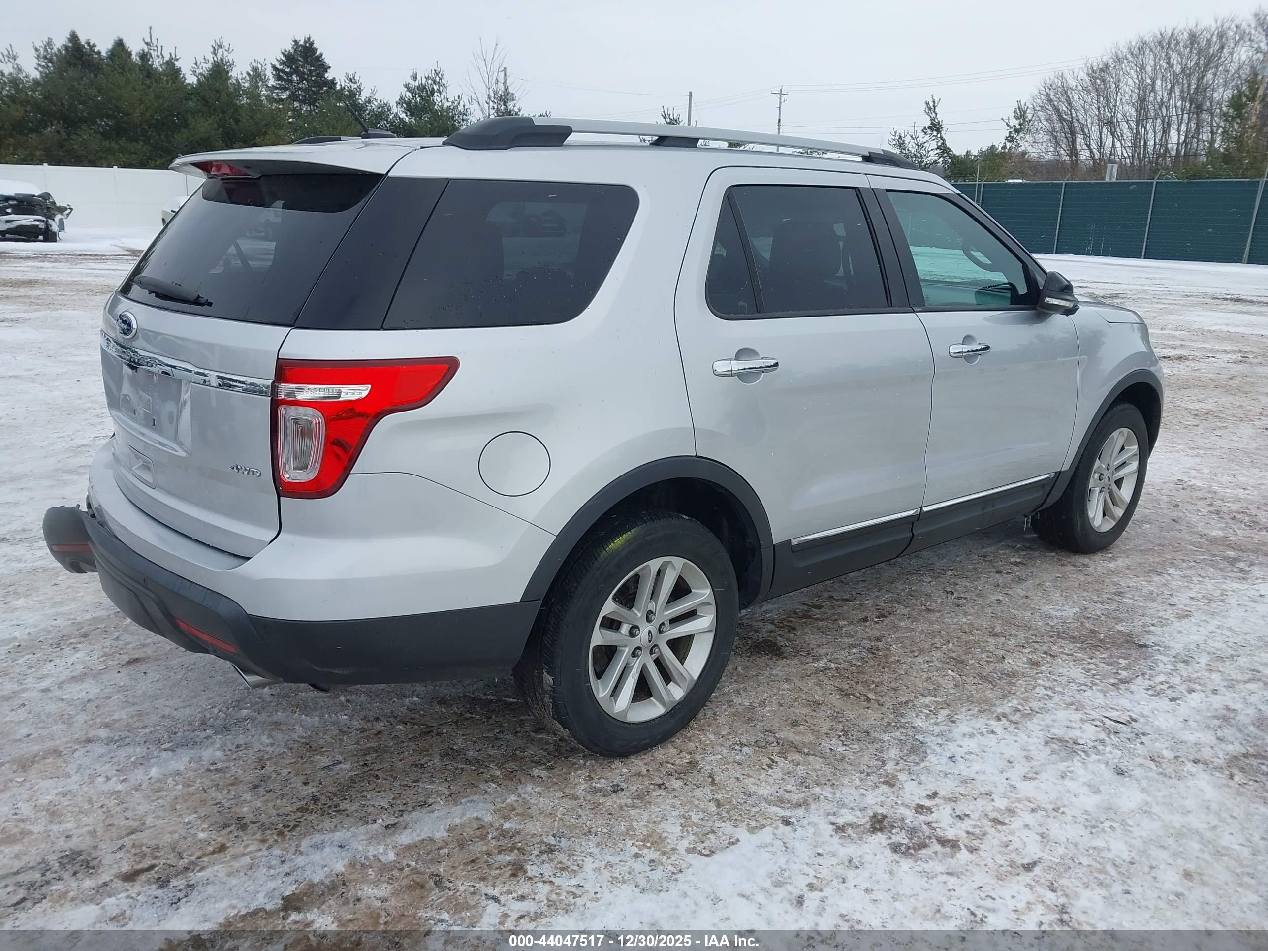 FORD EXPLORER image 4
