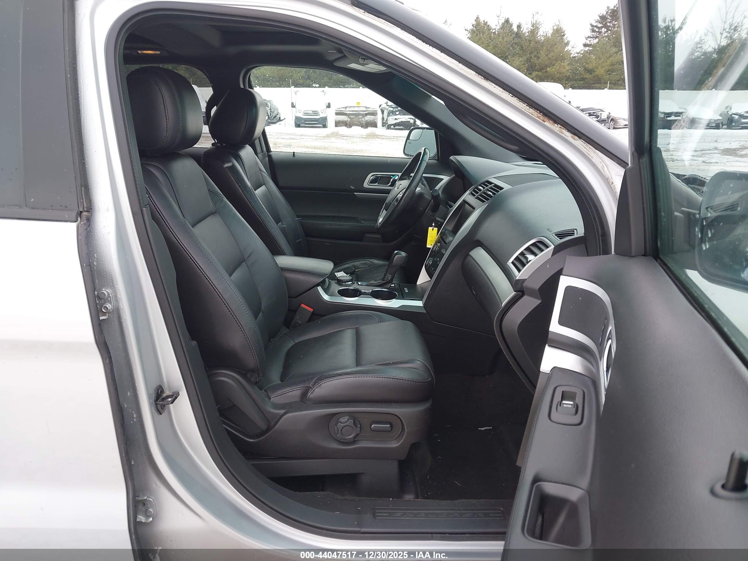 FORD EXPLORER image 5
