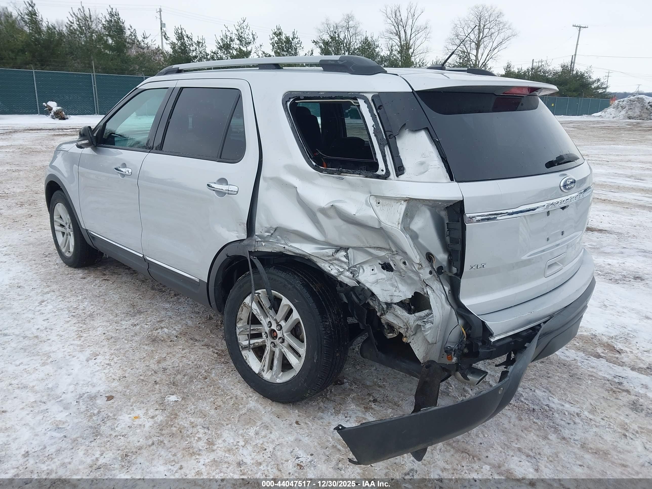 FORD EXPLORER image 6