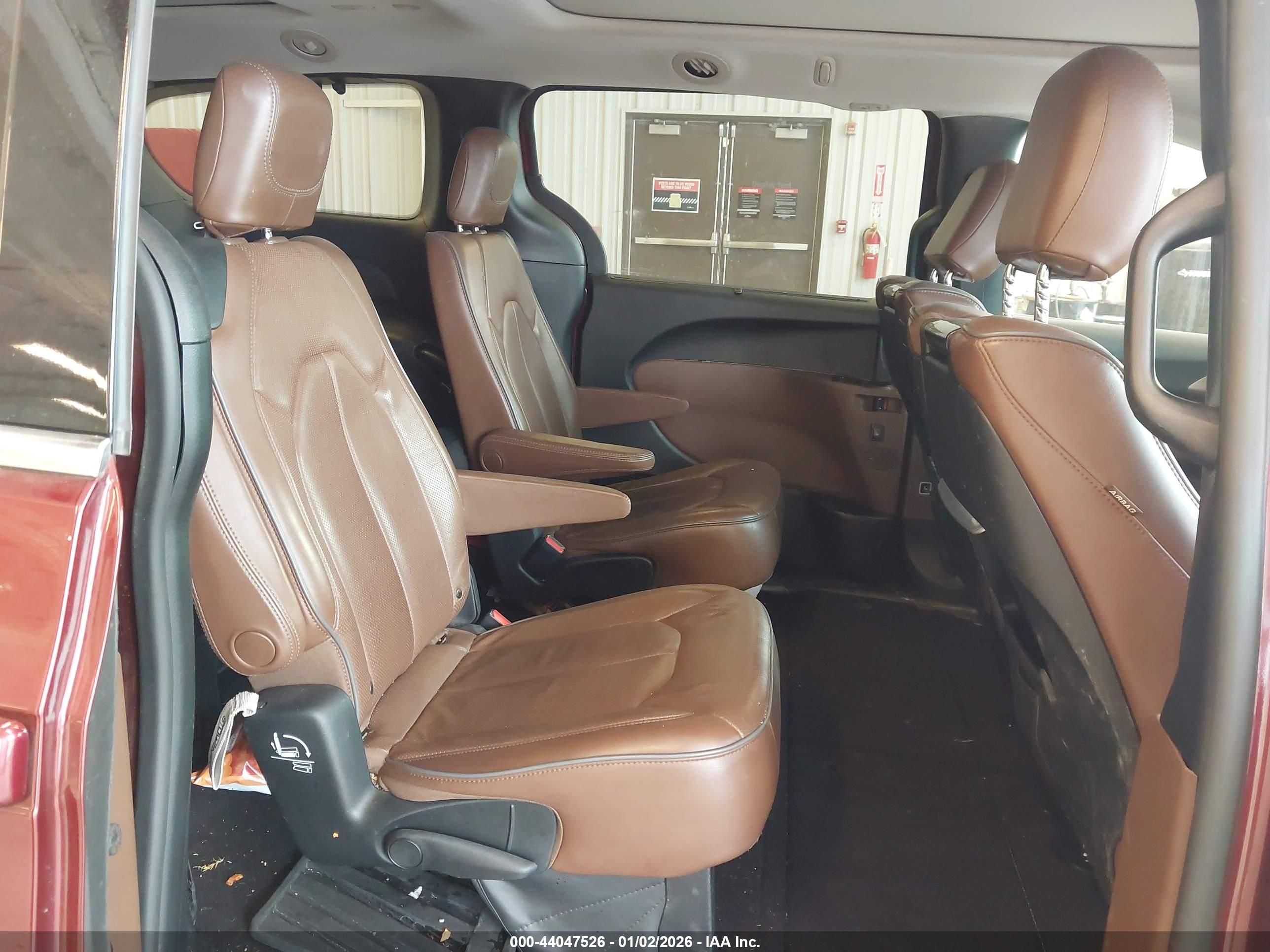 CHRYSLER PACIFICA image 8