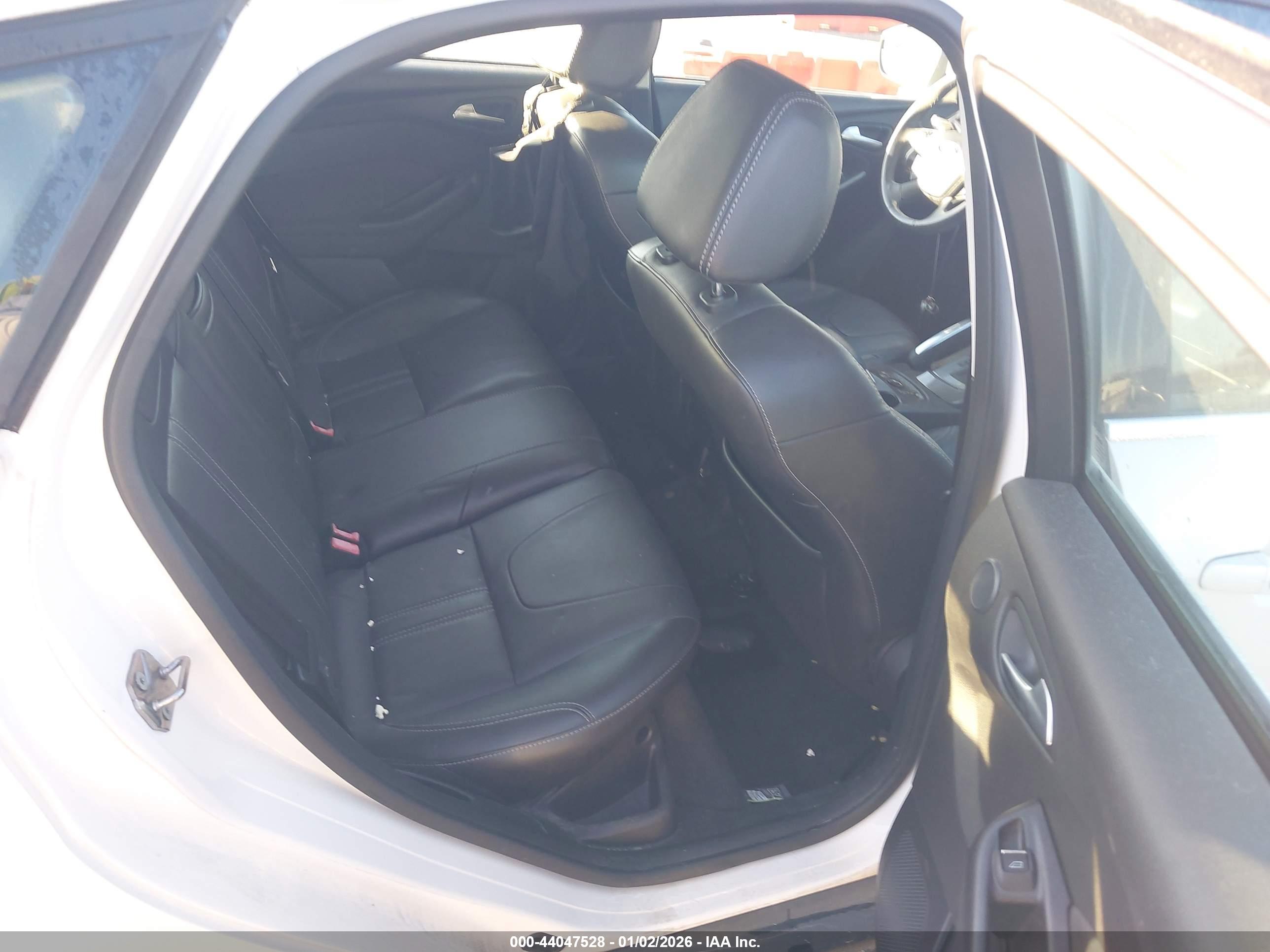 FORD FOCUS image 8