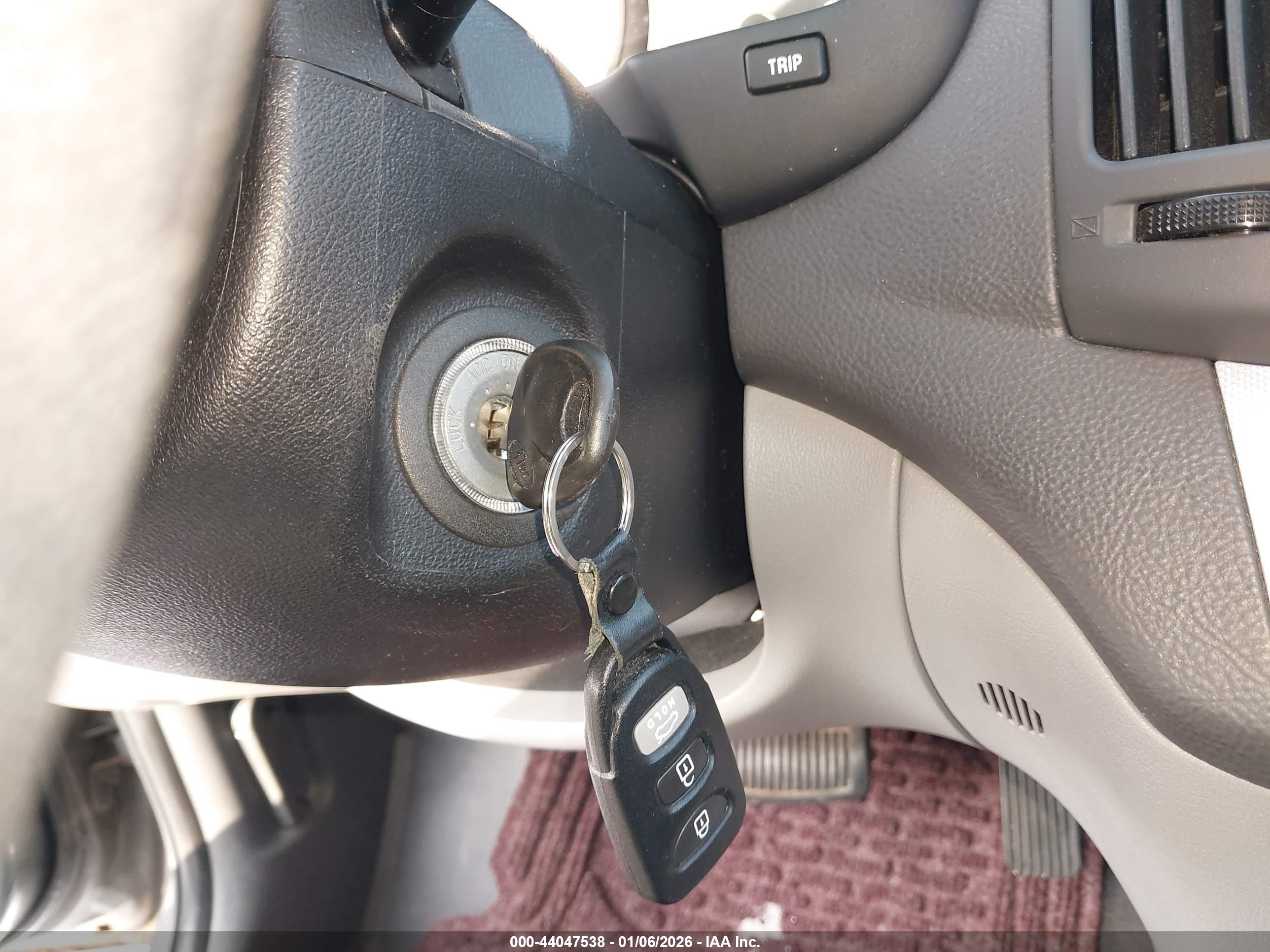 HYUNDAI ELANTRA image 11