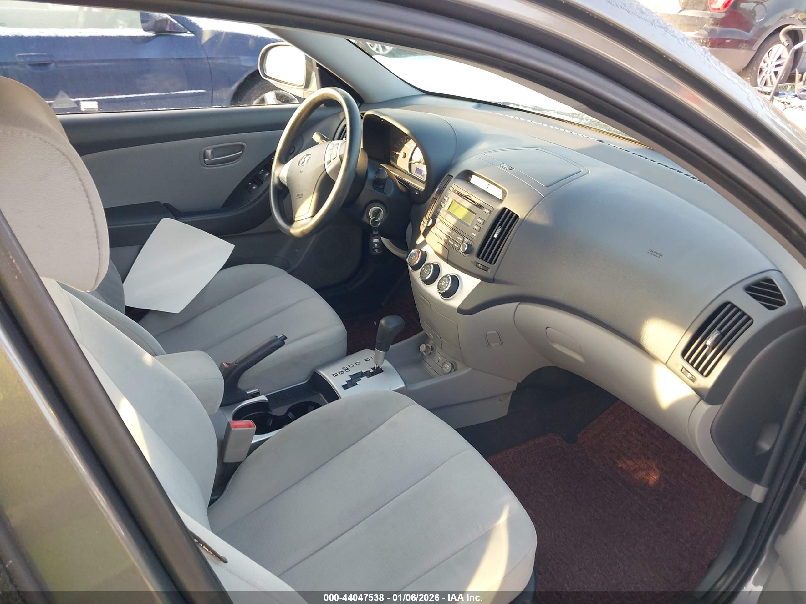 HYUNDAI ELANTRA image 5