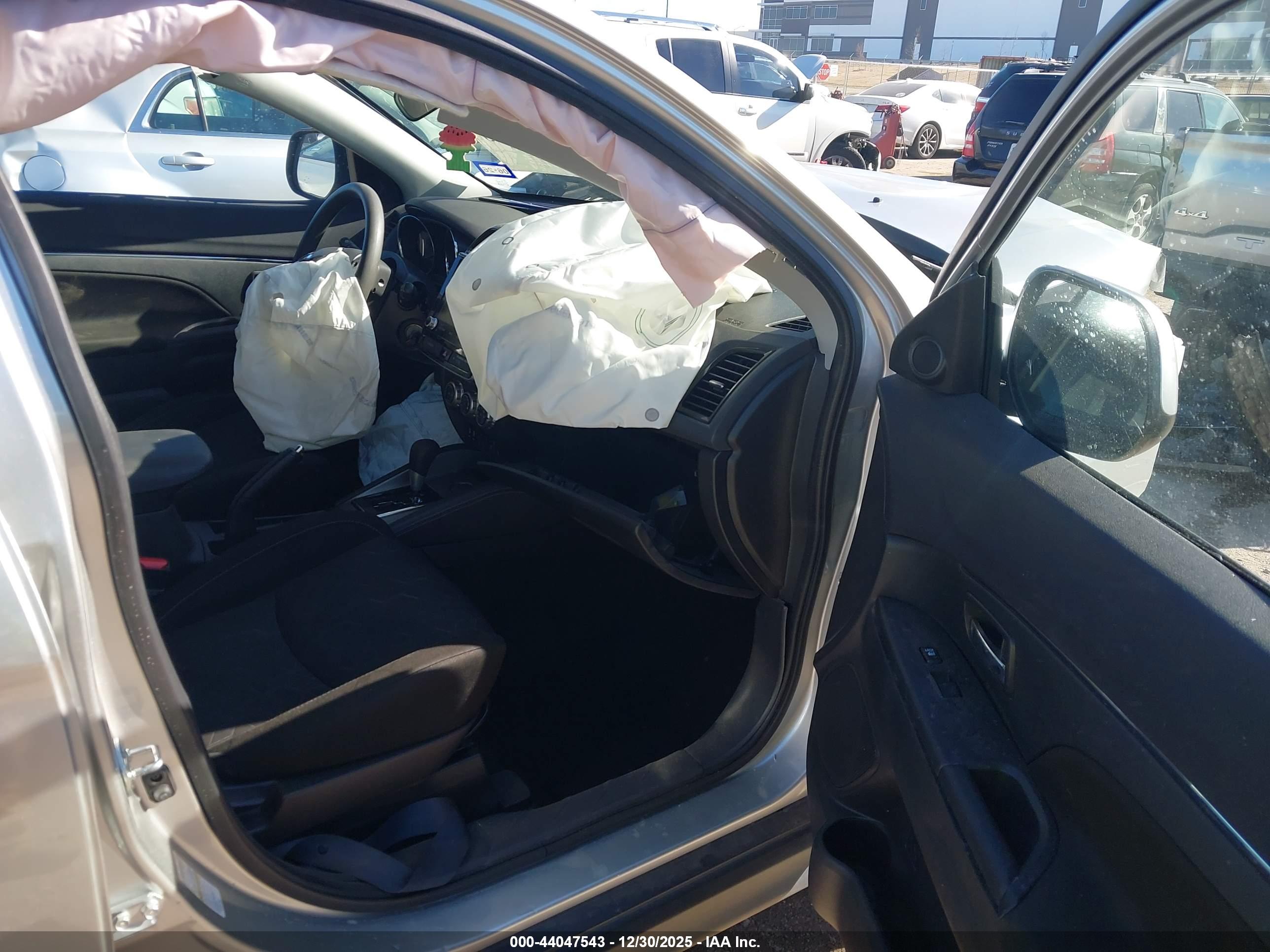 MITSUBISHI OUTLANDER image 5