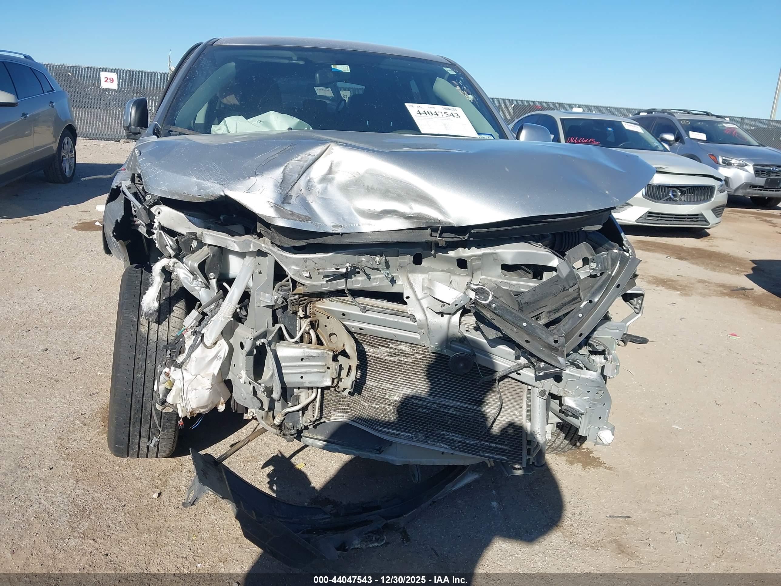 MITSUBISHI OUTLANDER image 6
