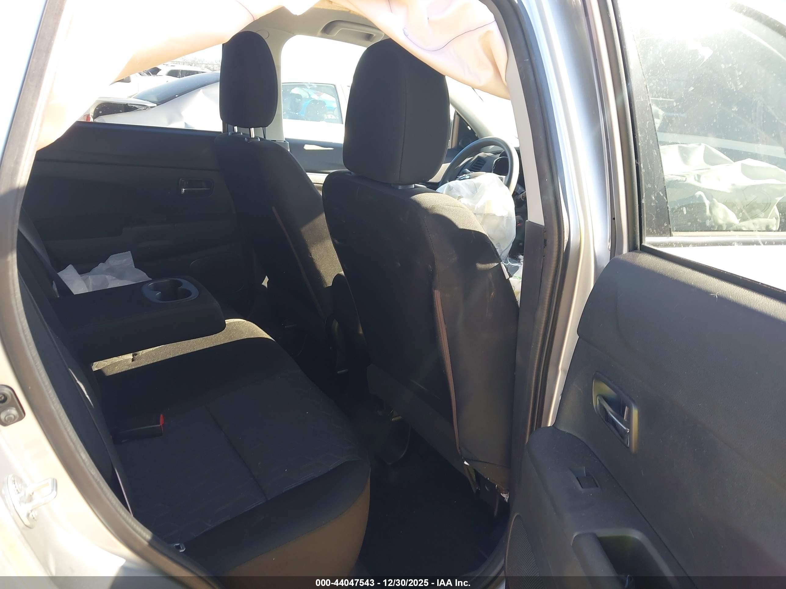 MITSUBISHI OUTLANDER image 8