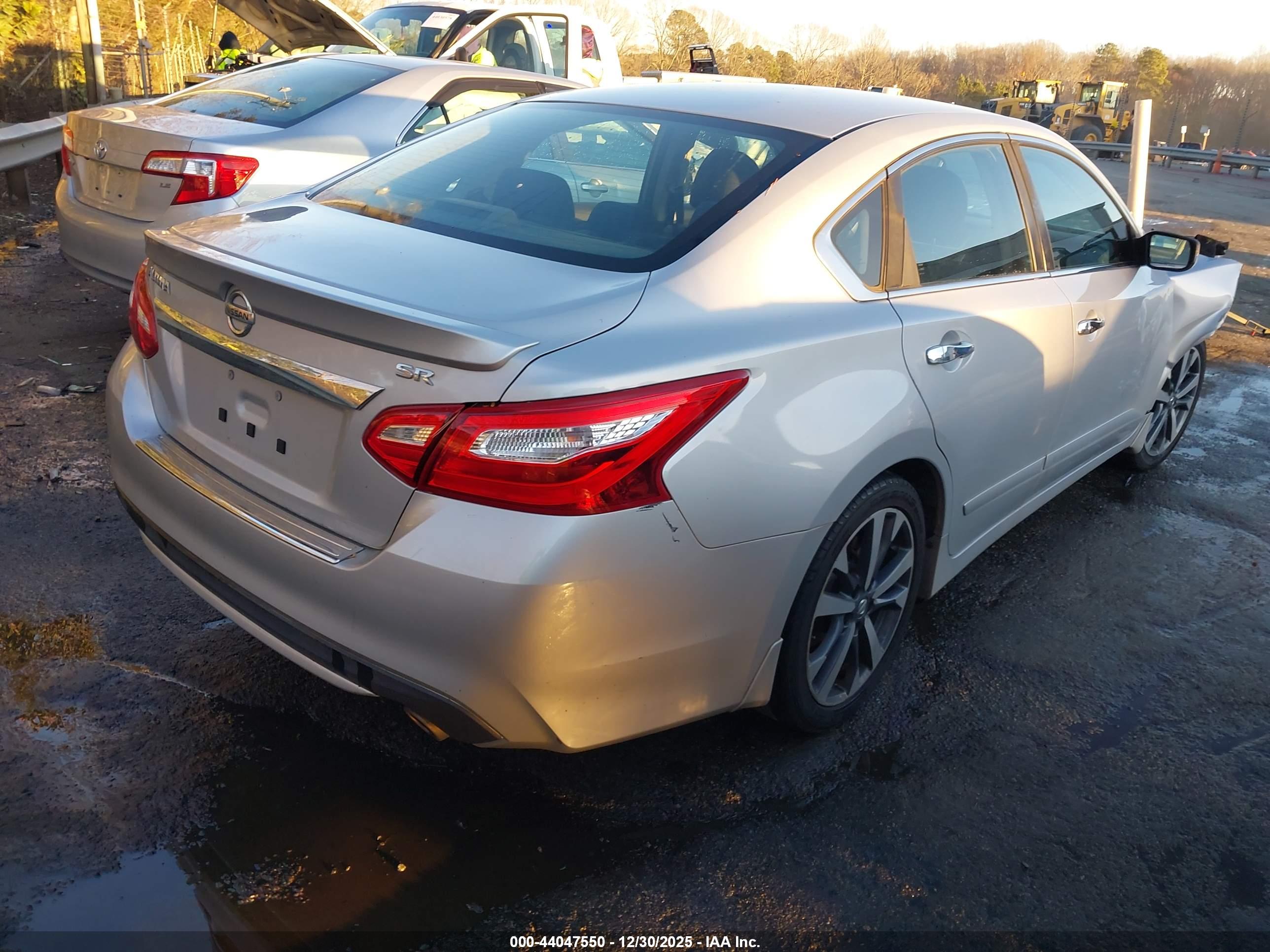 NISSAN ALTIMA image 4