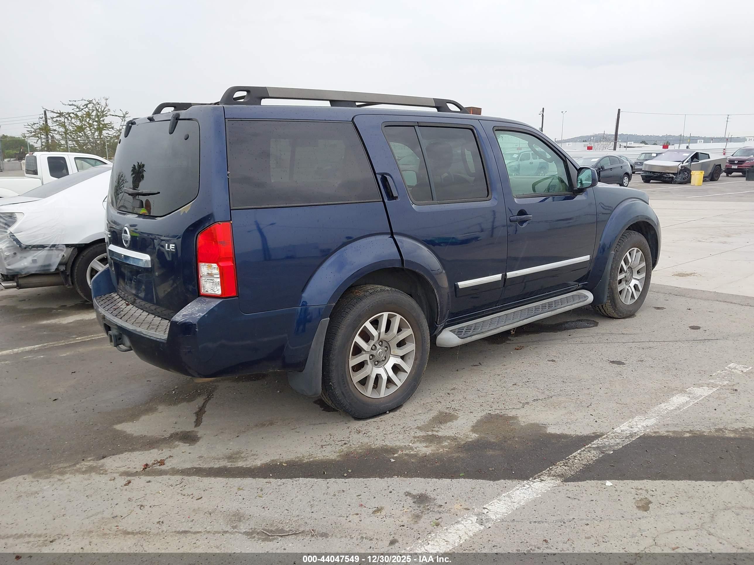 NISSAN PATHFINDER image 4