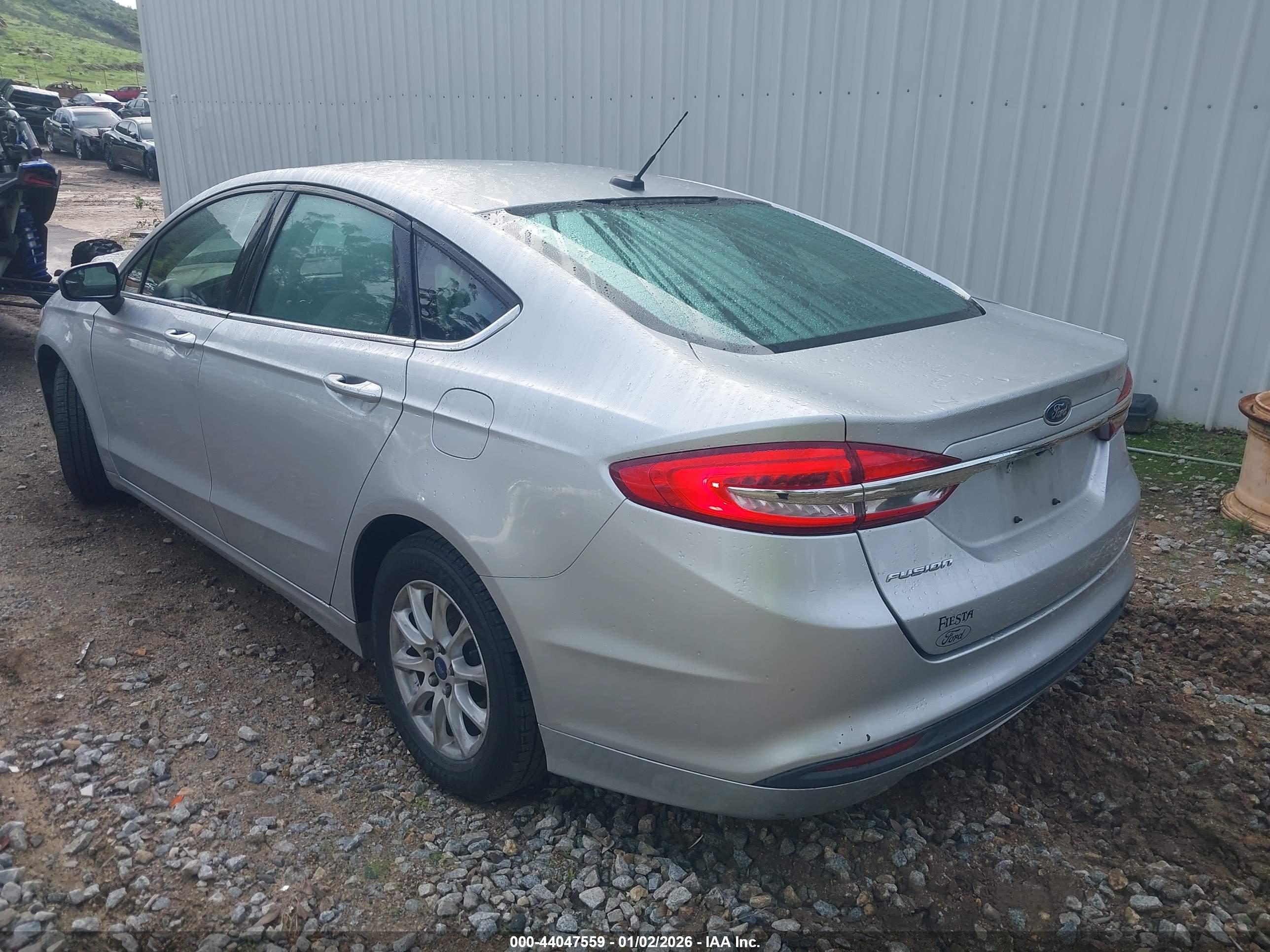 FORD FUSION image 3