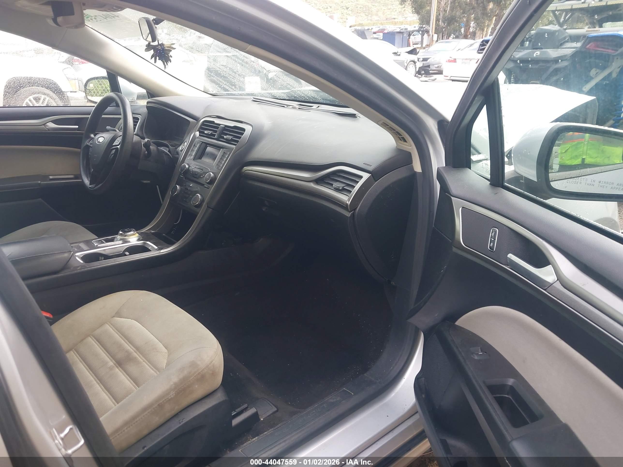 FORD FUSION image 5