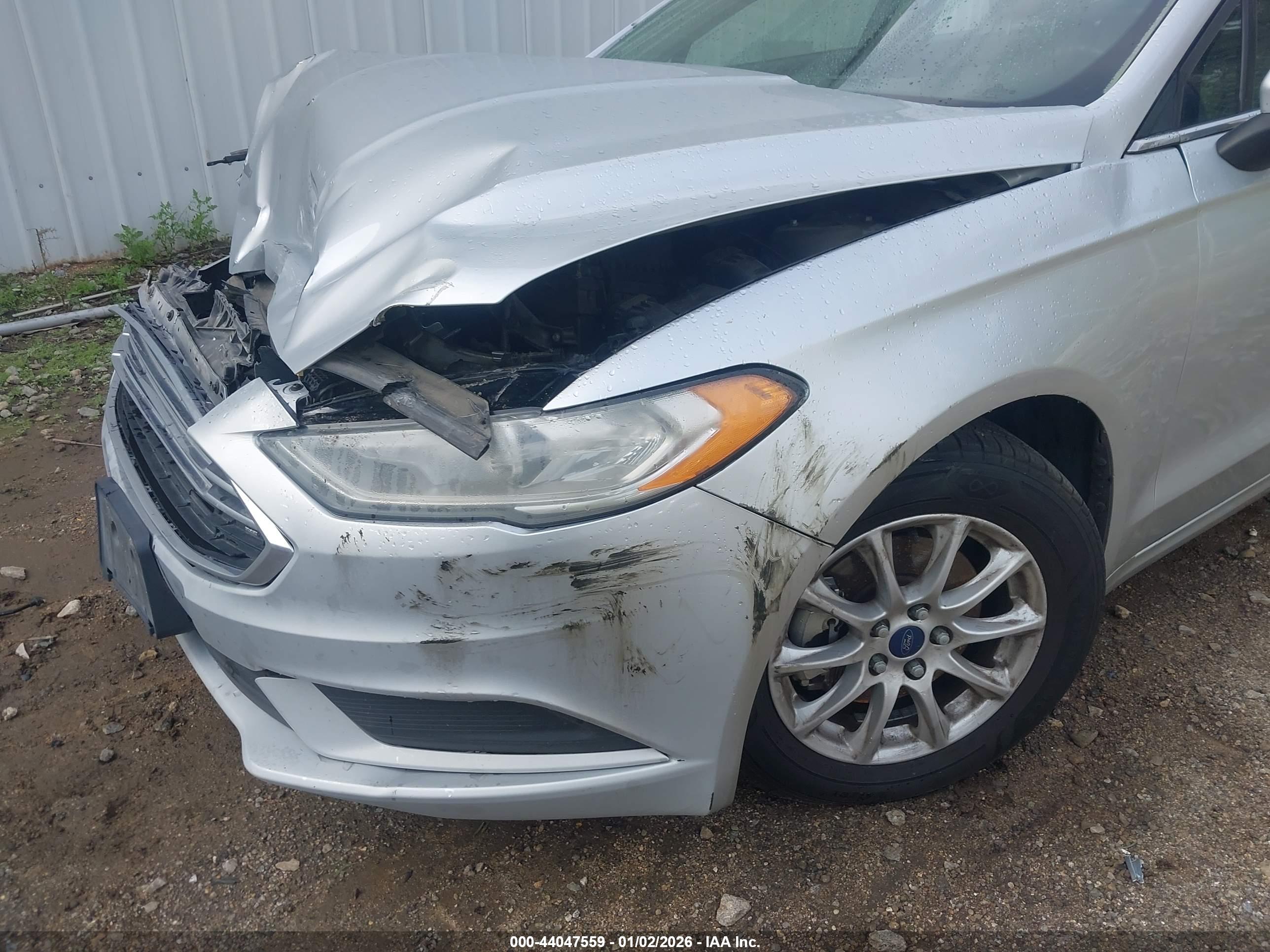 FORD FUSION image 6