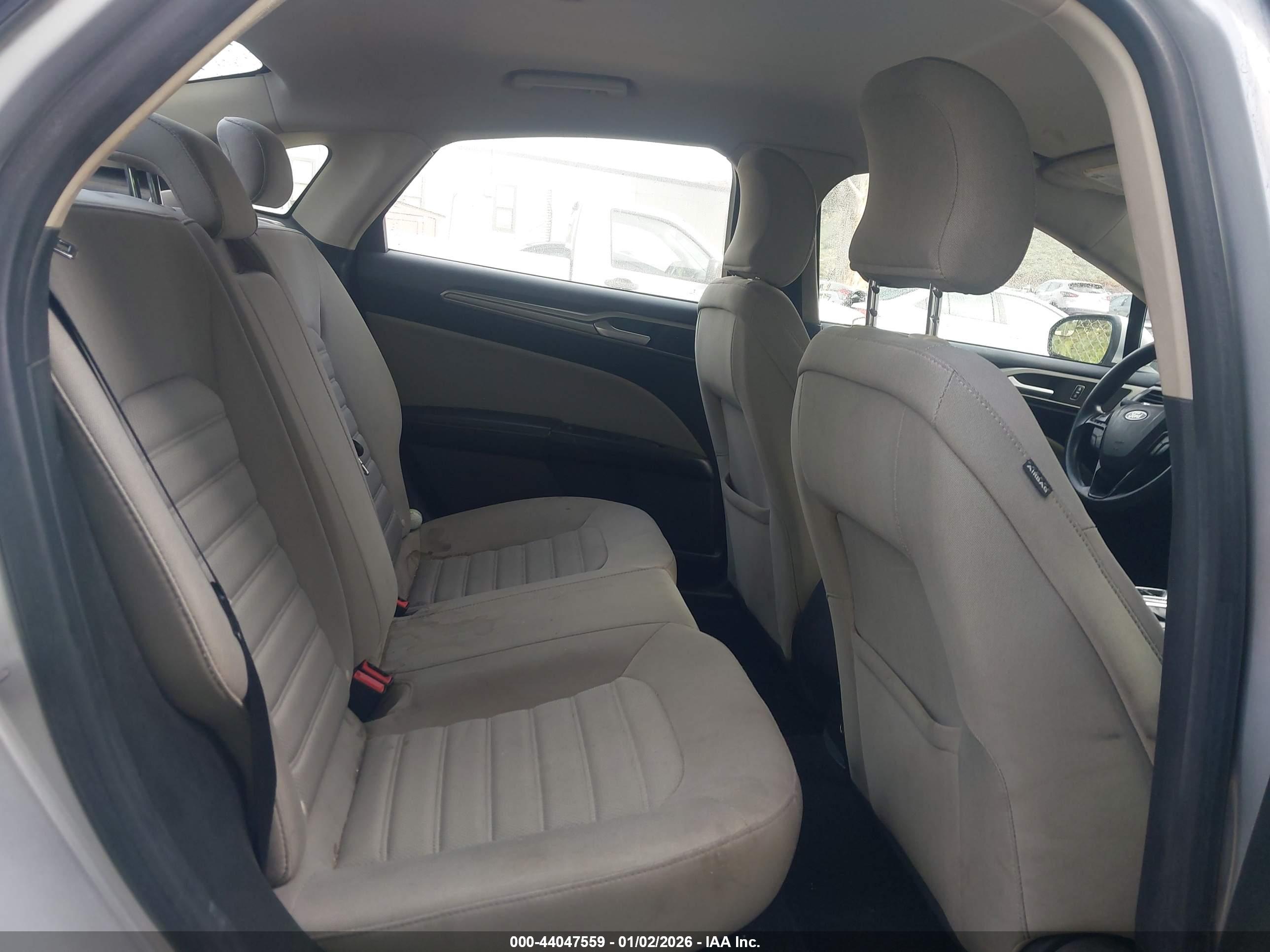 FORD FUSION image 8