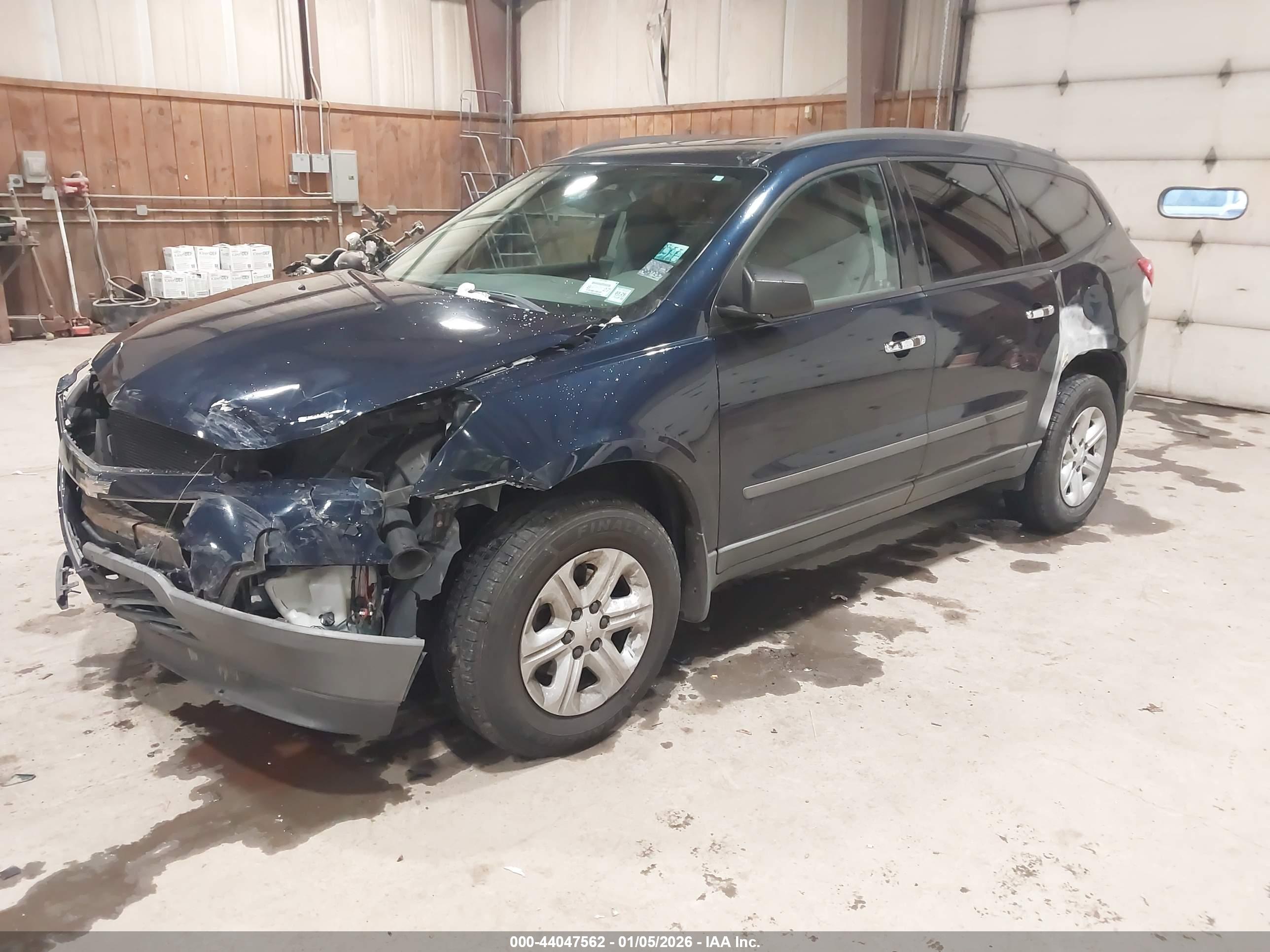 CHEVROLET TRAVERSE image 2