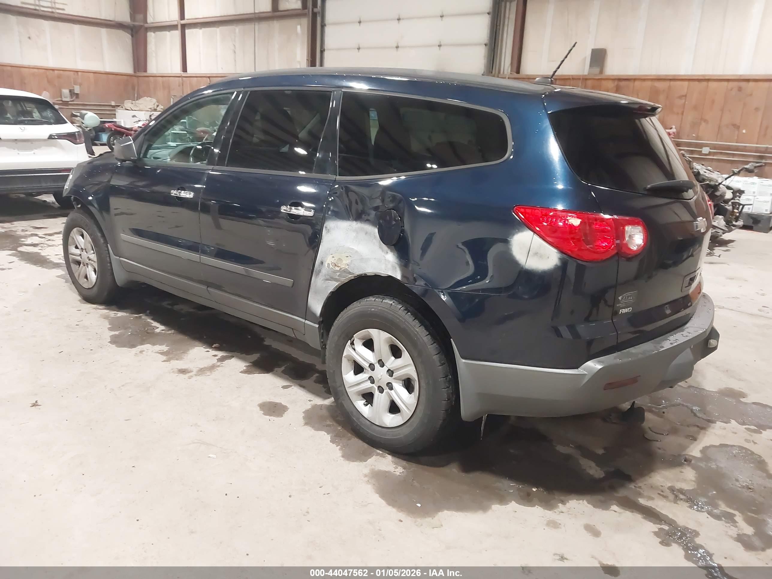 CHEVROLET TRAVERSE image 3