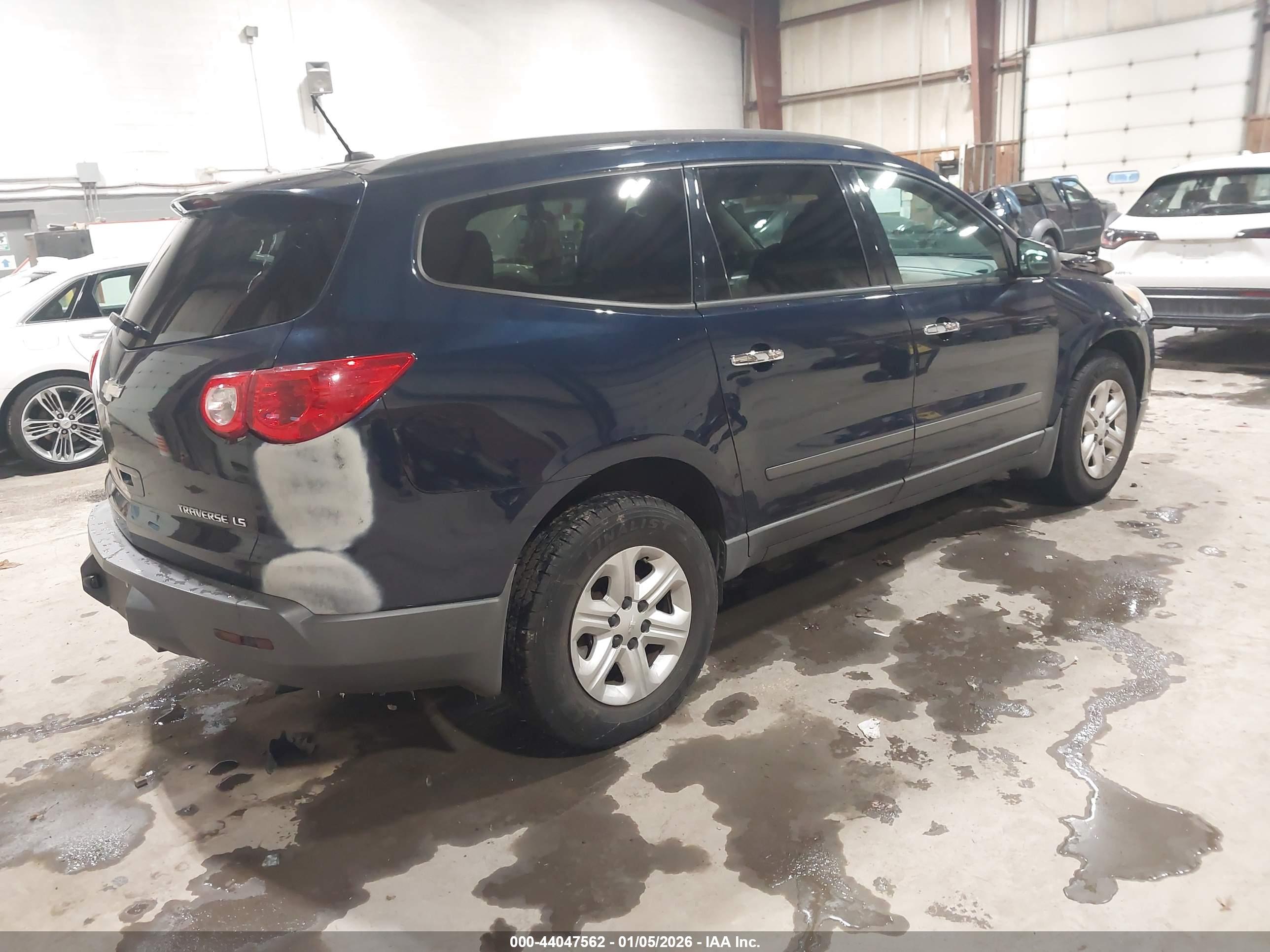CHEVROLET TRAVERSE image 4