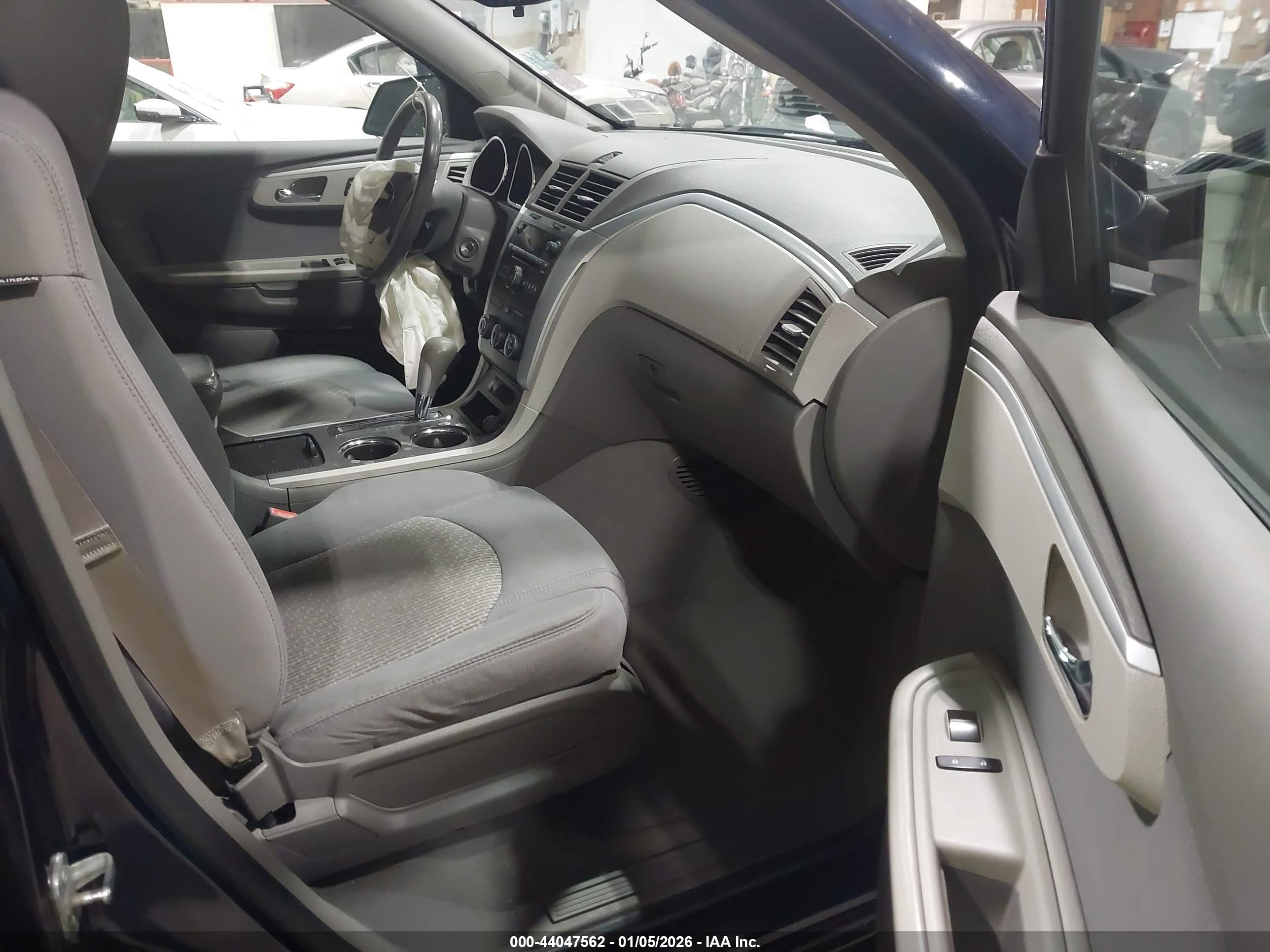 CHEVROLET TRAVERSE image 5