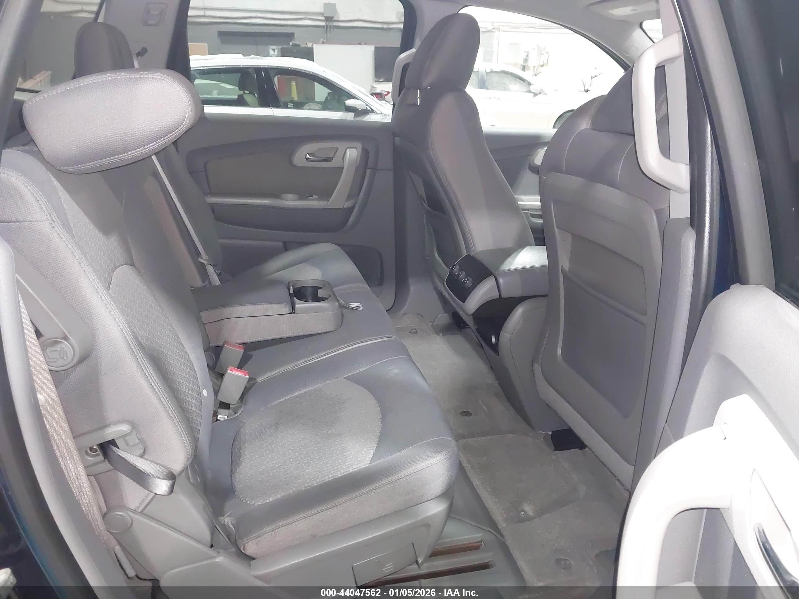 CHEVROLET TRAVERSE image 8