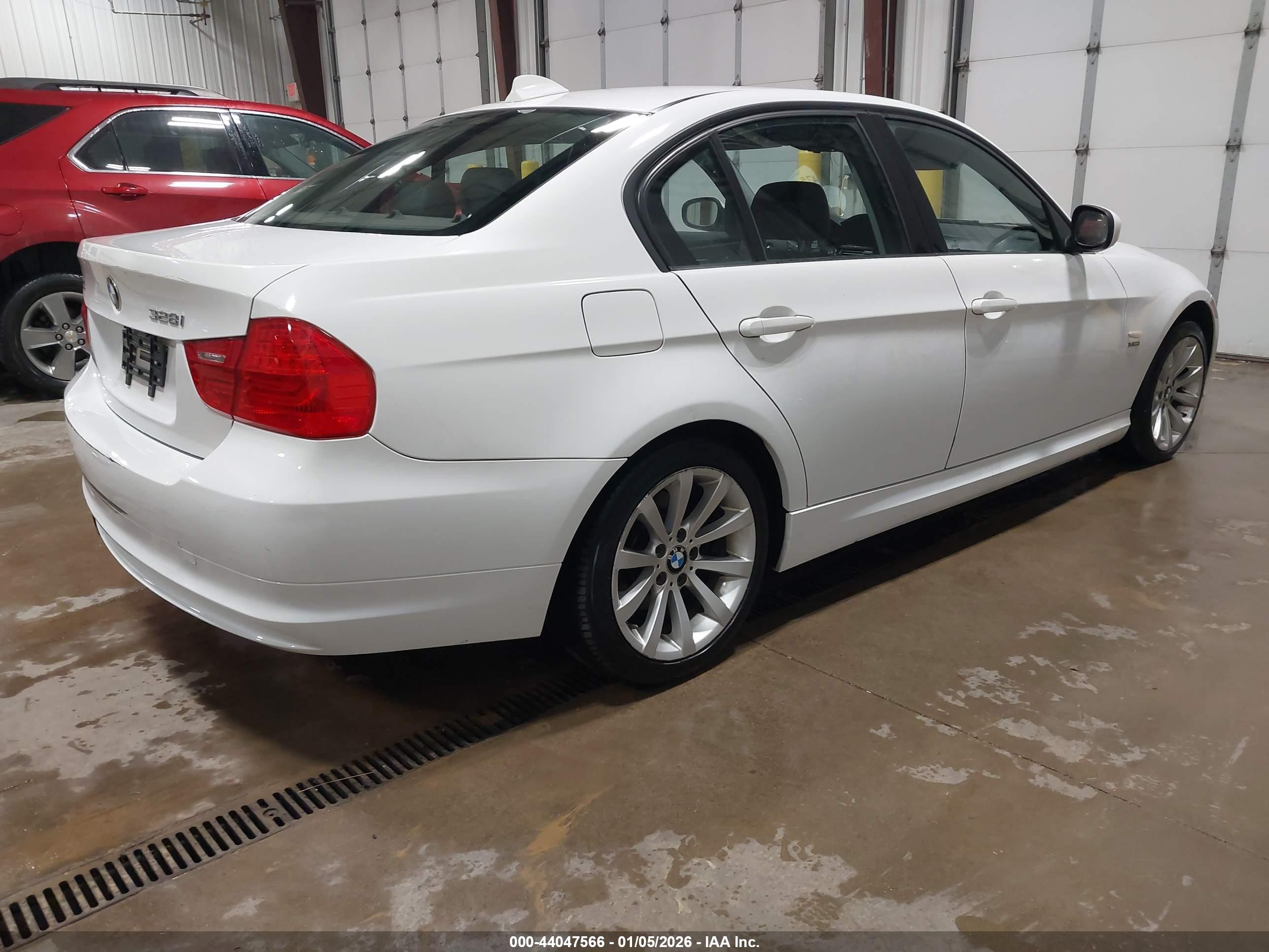 BMW 328I image 4