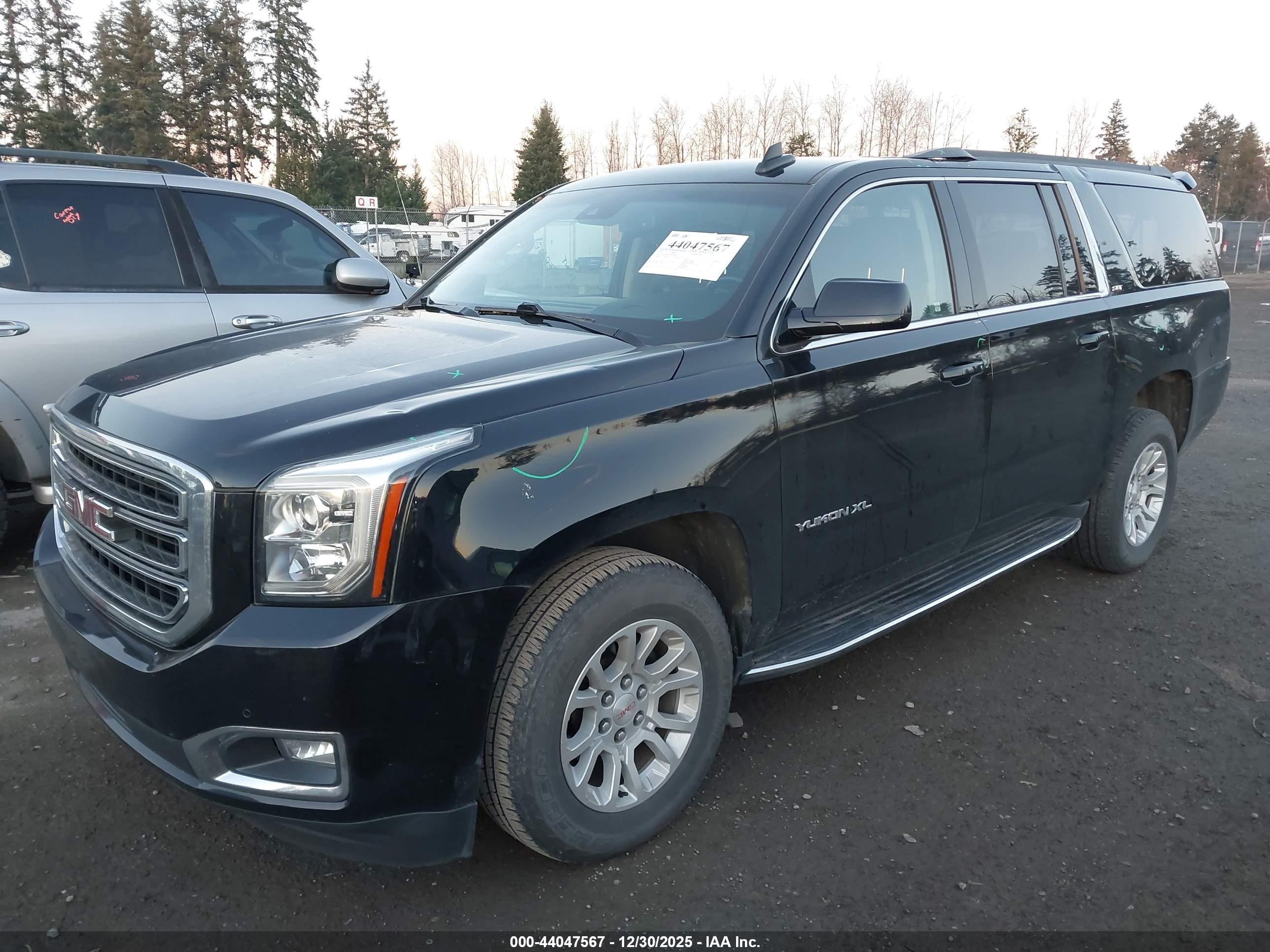 GMC YUKON image 2