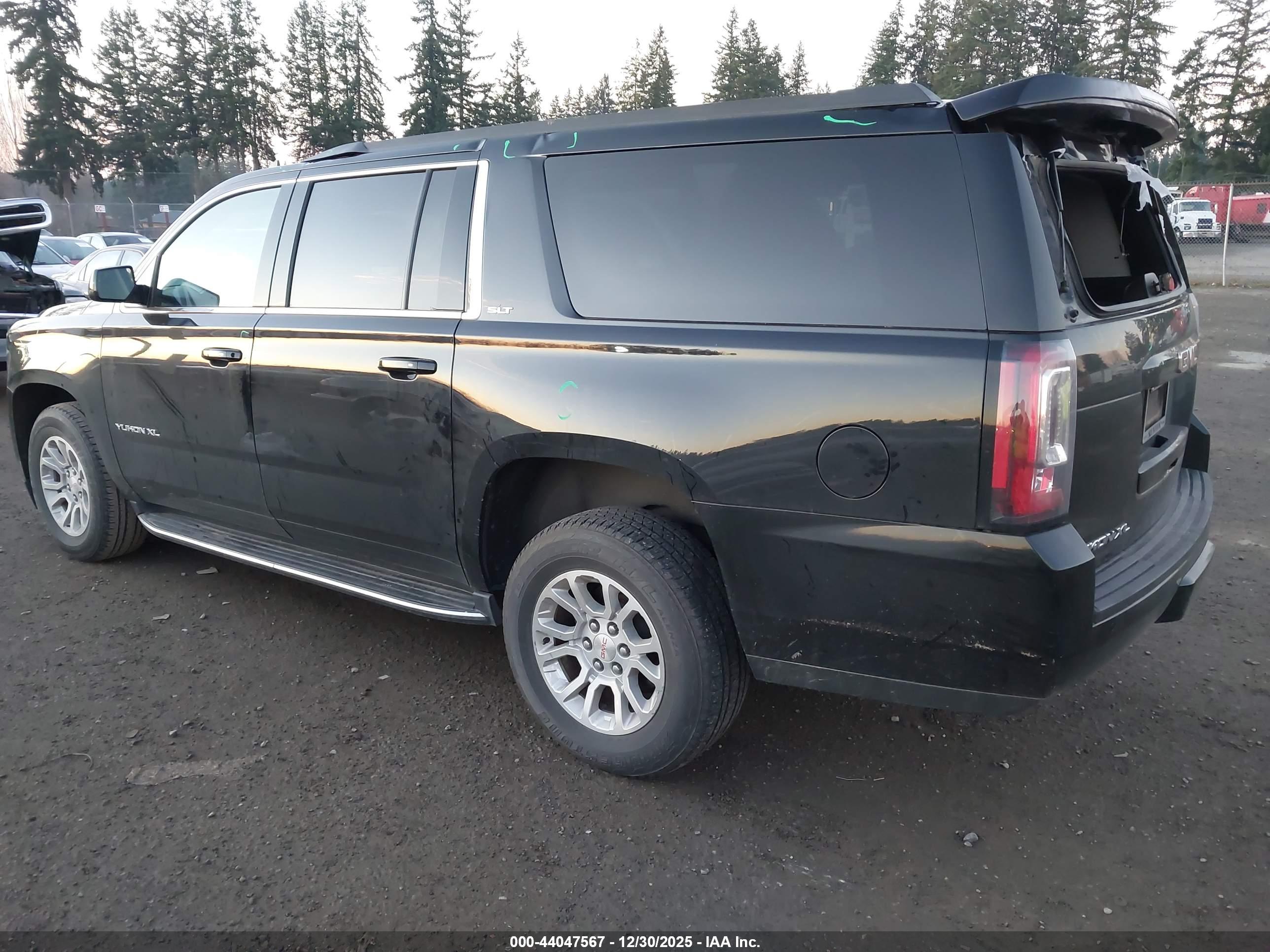 GMC YUKON image 3