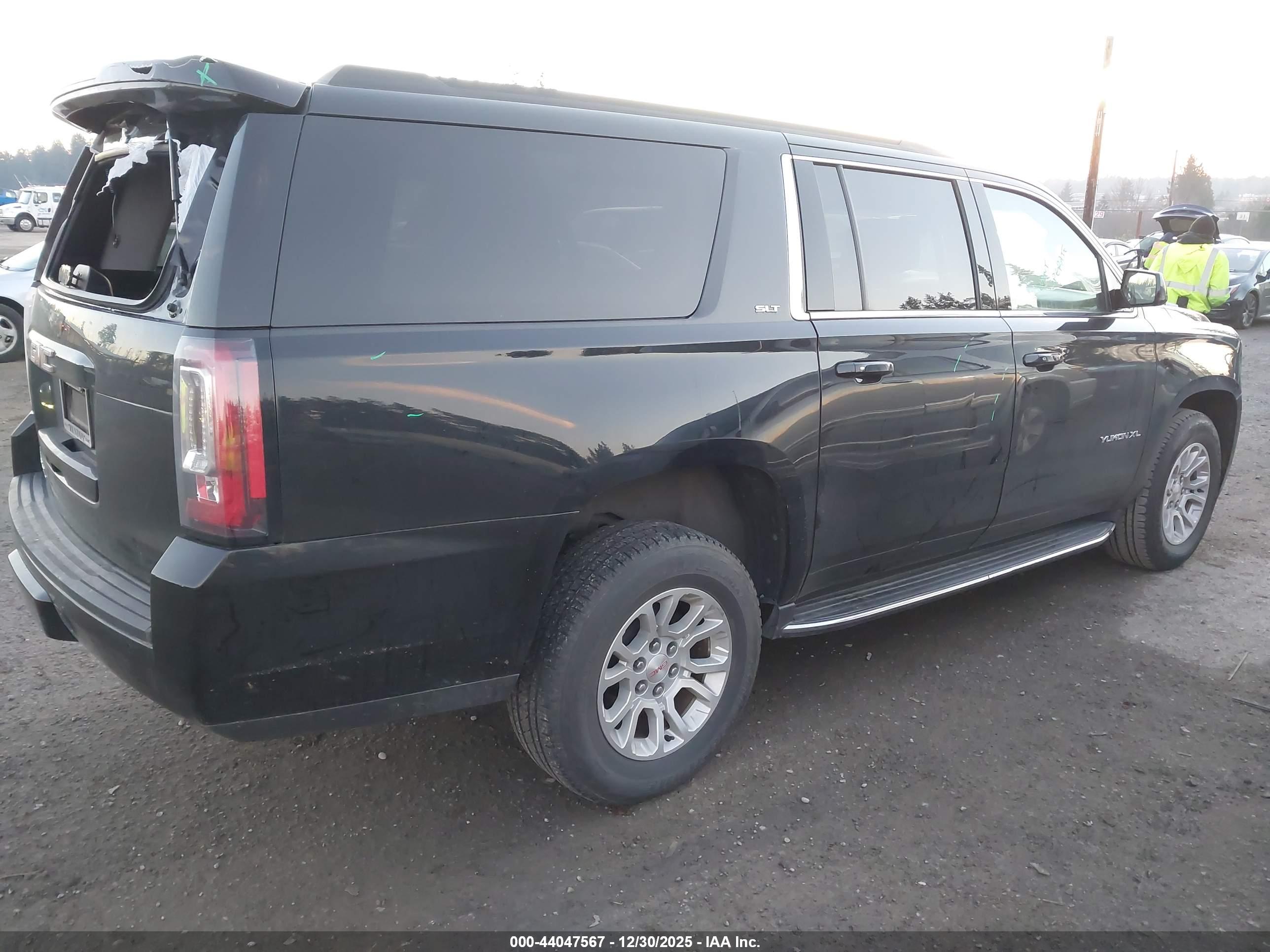 GMC YUKON image 4