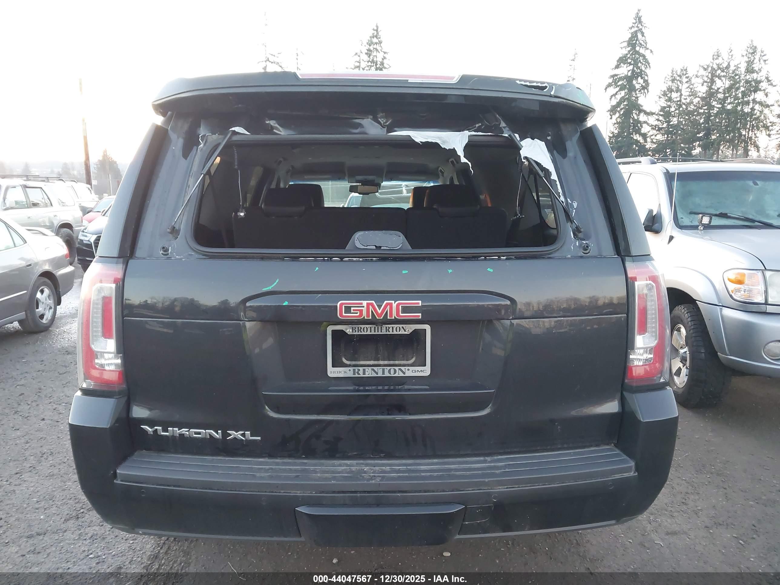 GMC YUKON image 6